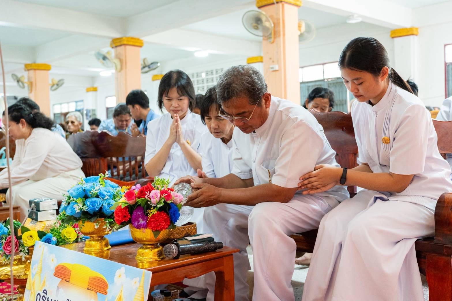 ภาพร่วมพิธีกรรมวัดโค้งบ่อแร่