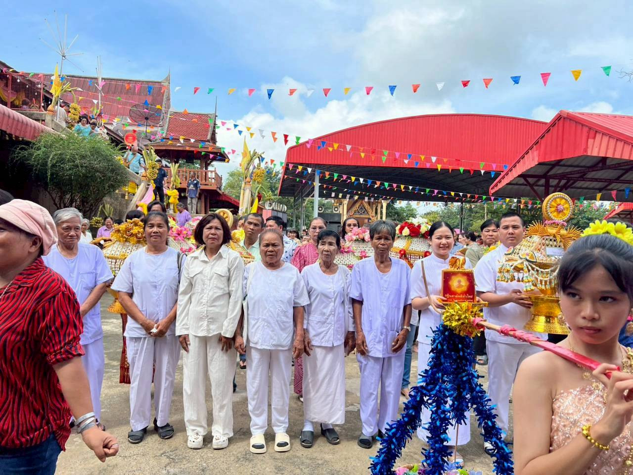 ภาพร่วมพิธีกรรมวัดบ้านสระ