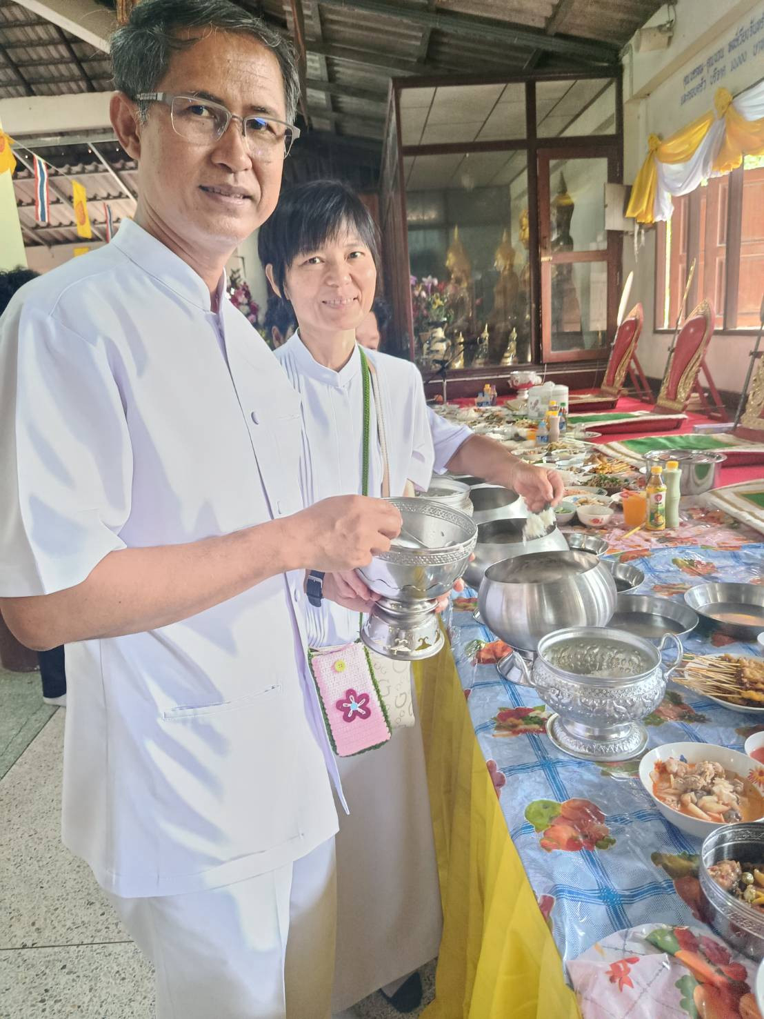 ภาพร่วมพิธีกรรมวัดโป่งพรานอินทร์