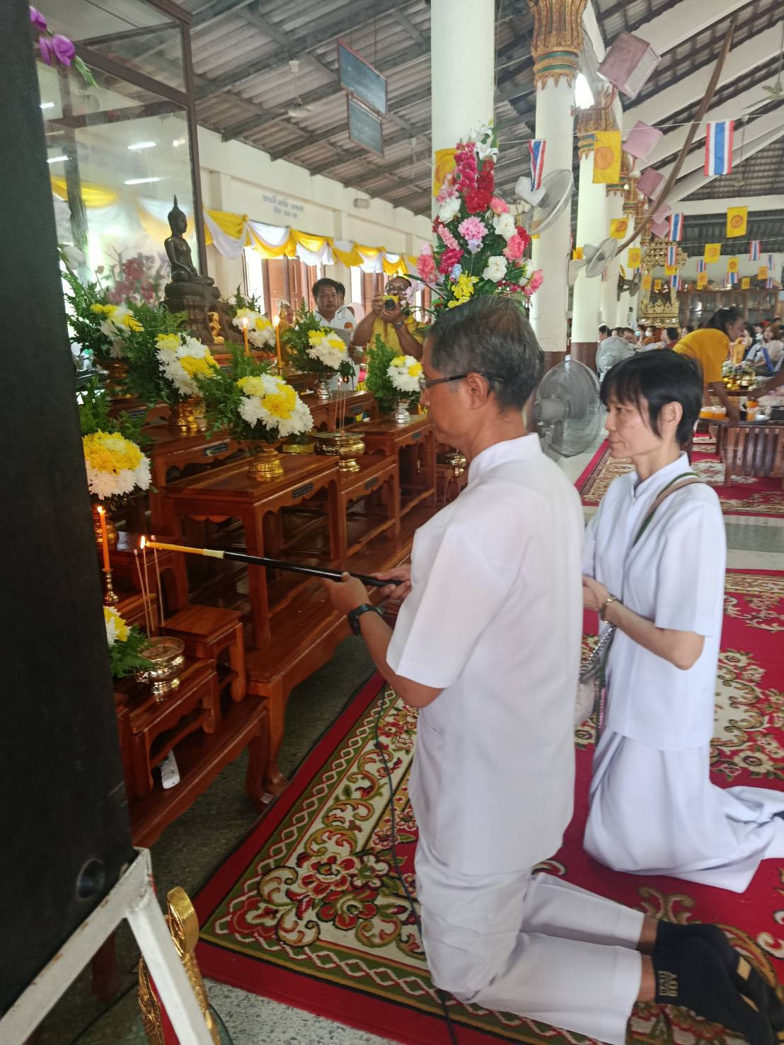 ภาพร่วมพิธีกรรมวัดโป่งพรานอินทร์