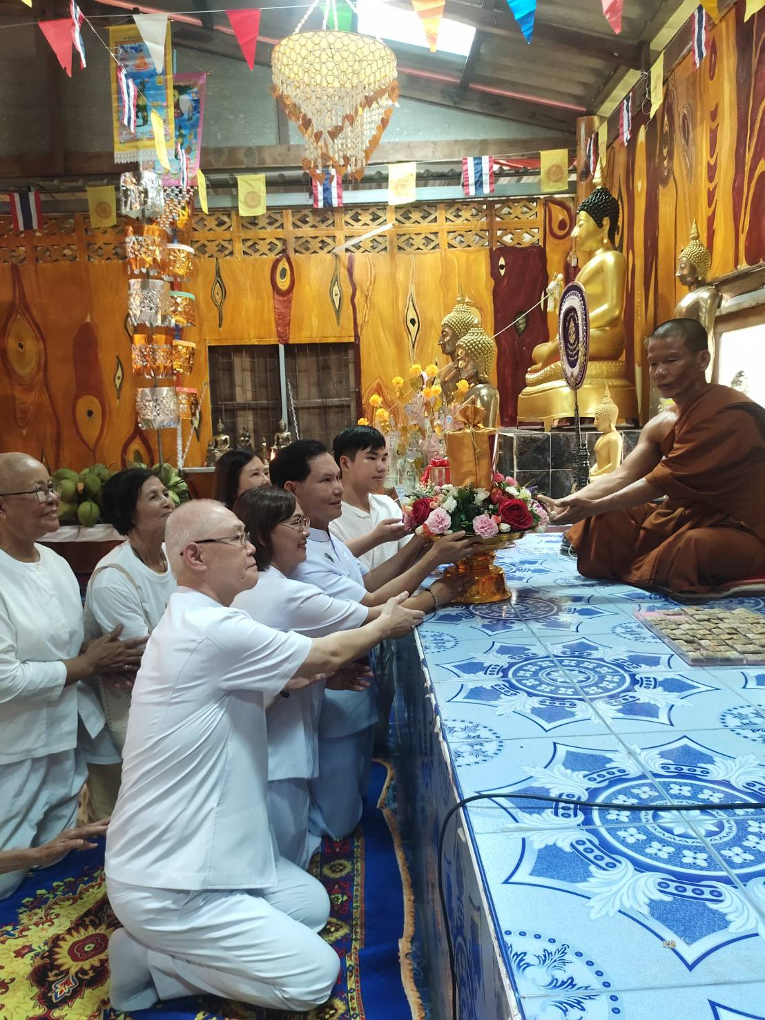 ภาพการถวายปัจจัยที่พักสงฆ์เขาพญาจงอาง