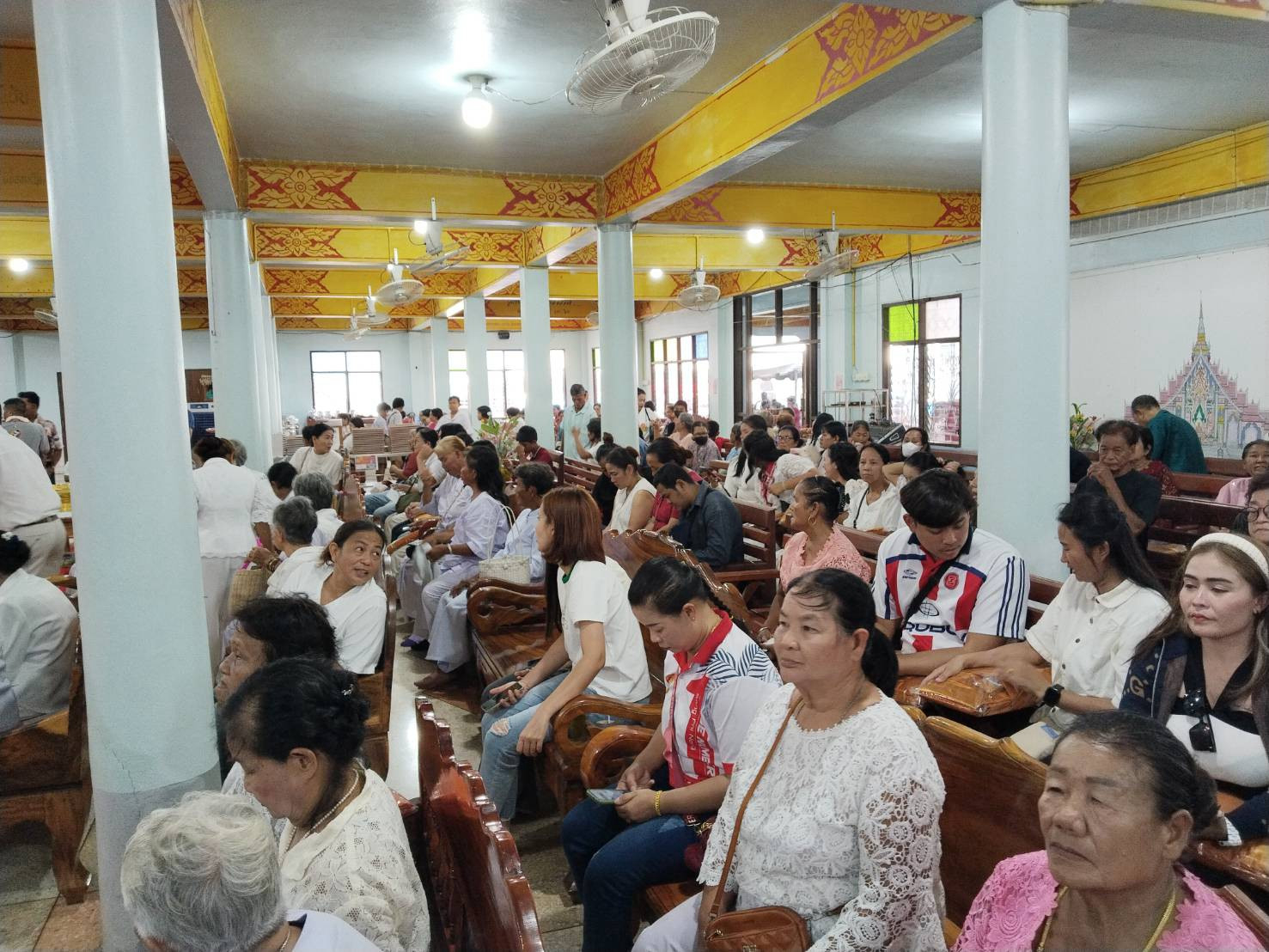 ภาพร่วมพิธีกรรมวัดใหม่เพชรรัตน์