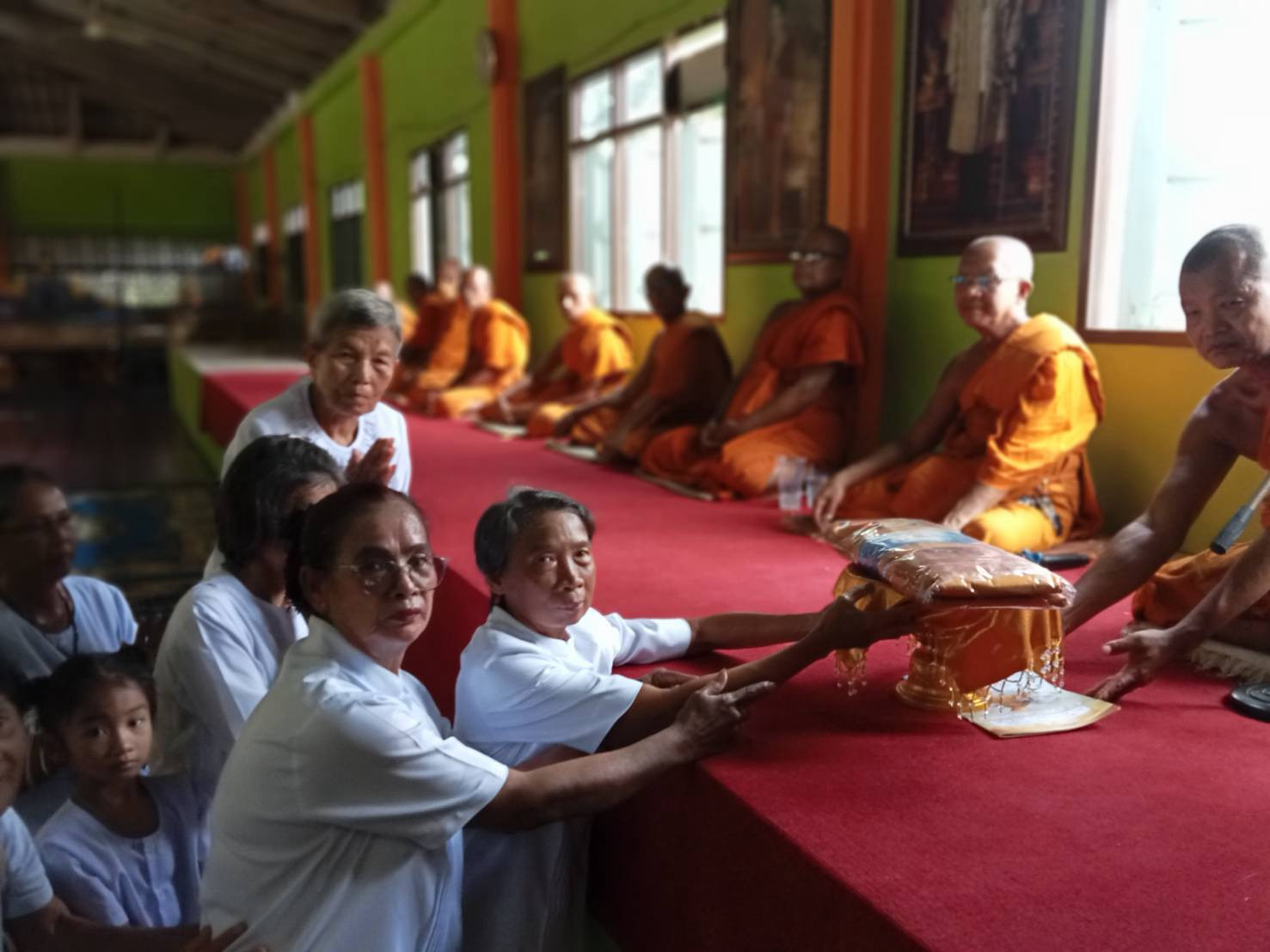 ภาพร่วมพิธีกรรมวัดหนองโกสูง