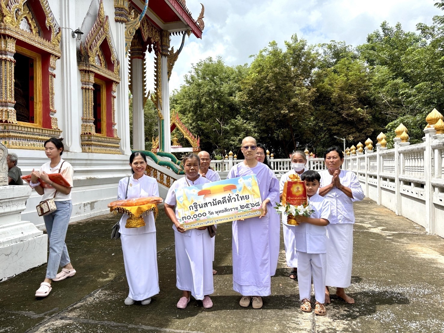 ภาพร่วมขบวนกฐินวัดทะเลบก