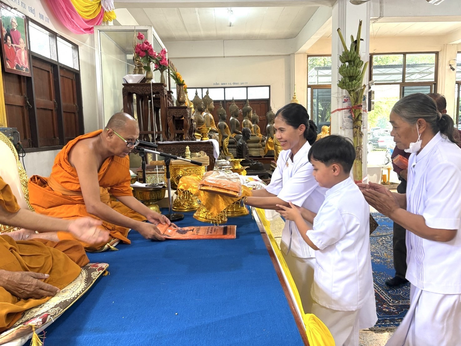 ภาพร่วมพิธีกรรมวัดทะเลบก