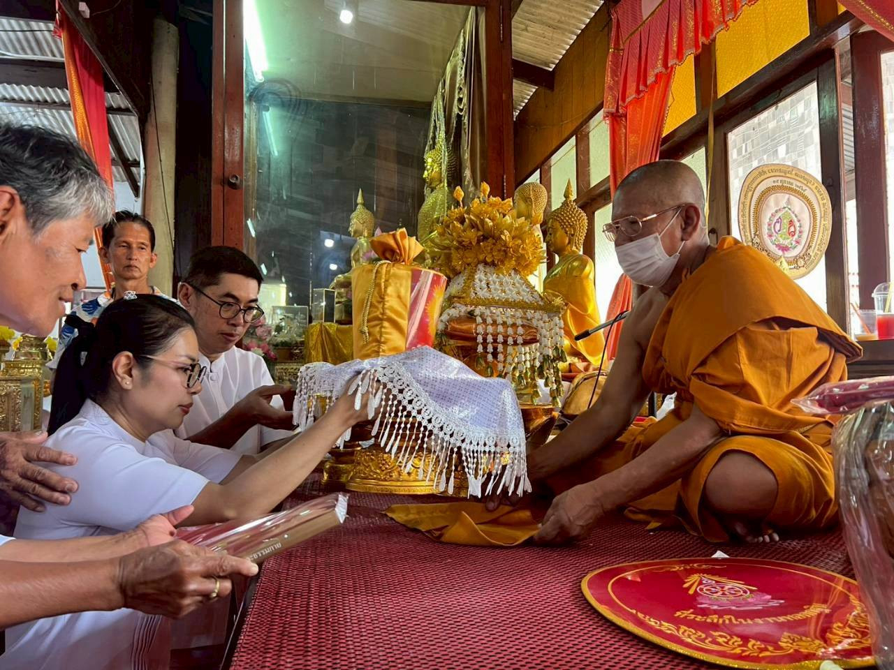 ภาพการถวายปัจจัยวัดวังหว้า