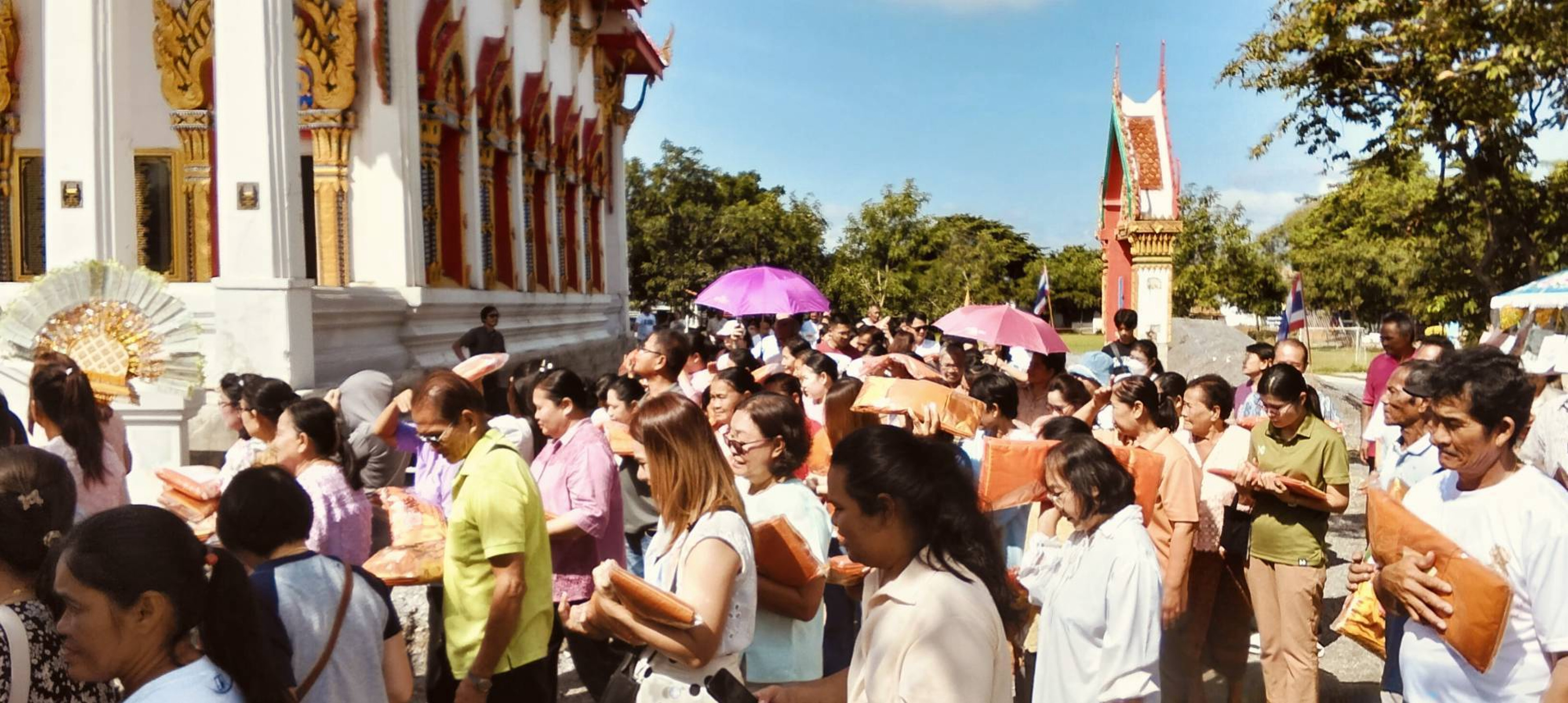 ภาพร่วมพิธีกรรมวัดไผ่ลูกนก