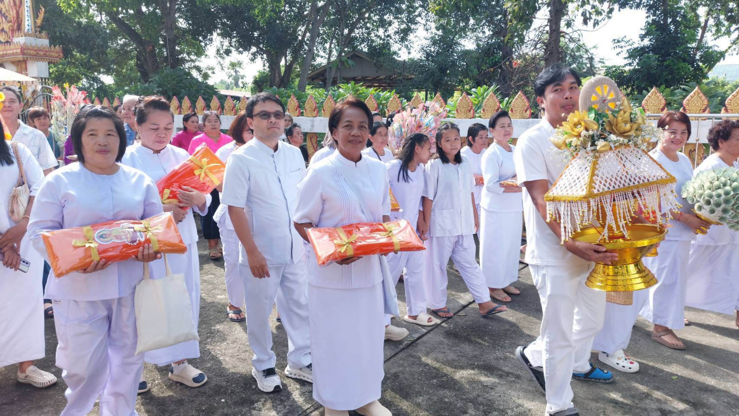 ภาพร่วมพิธีกรรมวัดอัมพวนาราม