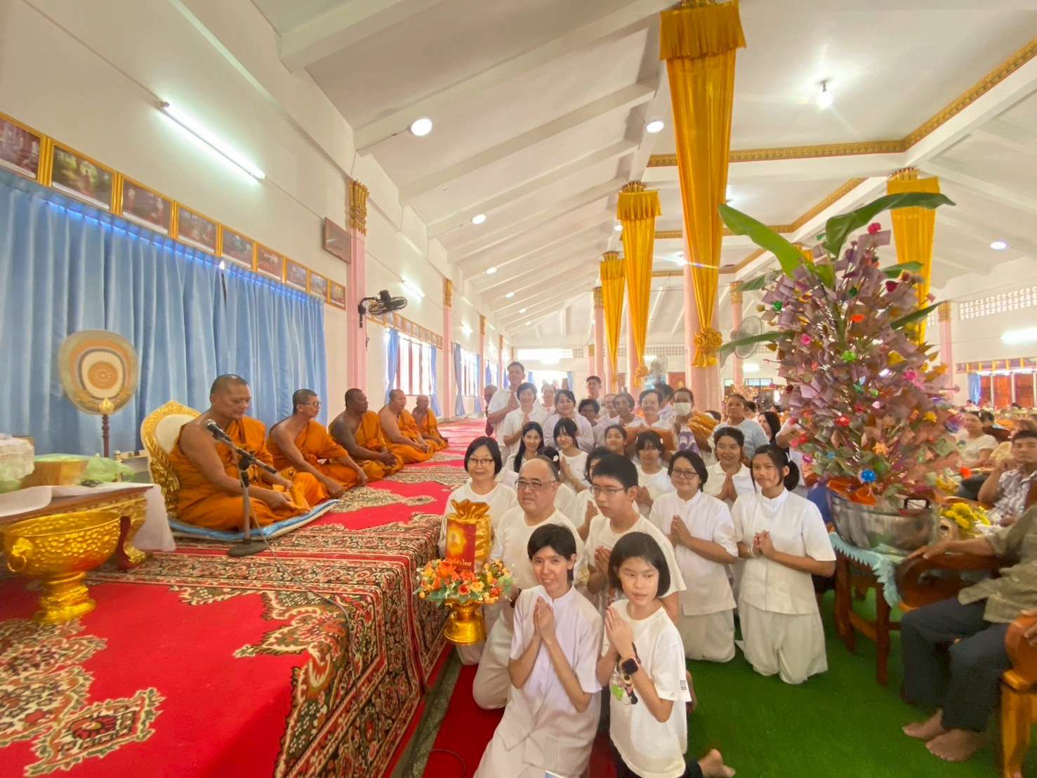 ภาพการถวายปัจจัยวัดรางกร่าง