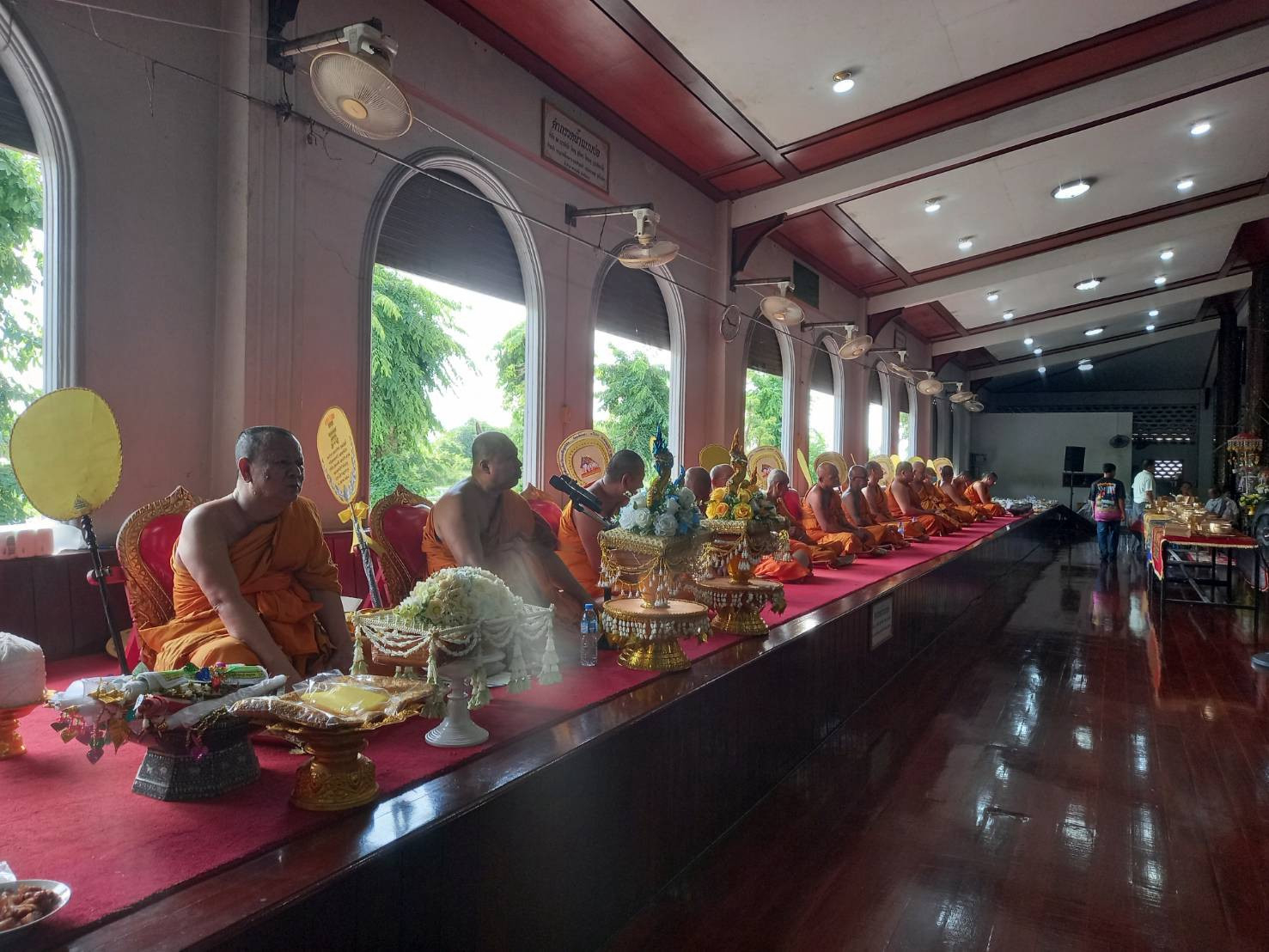 ภาพร่วมพิธีกรรมวัดราษฏรบำรุง