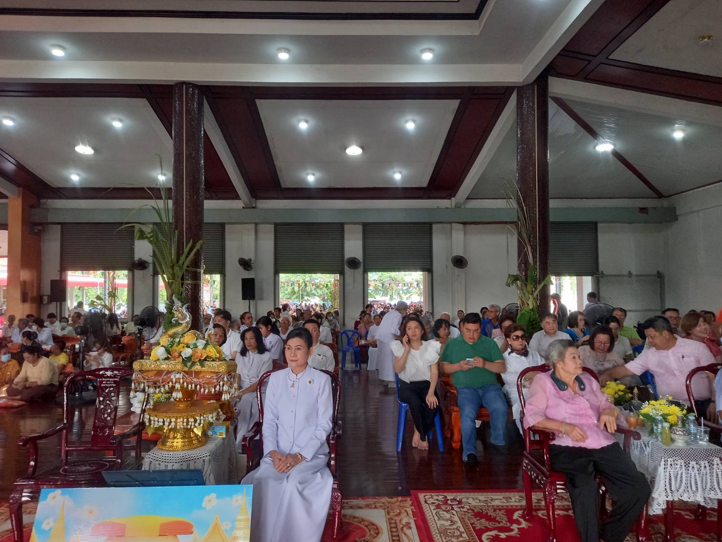 ภาพร่วมพิธีกรรมวัดราษฏรบำรุง