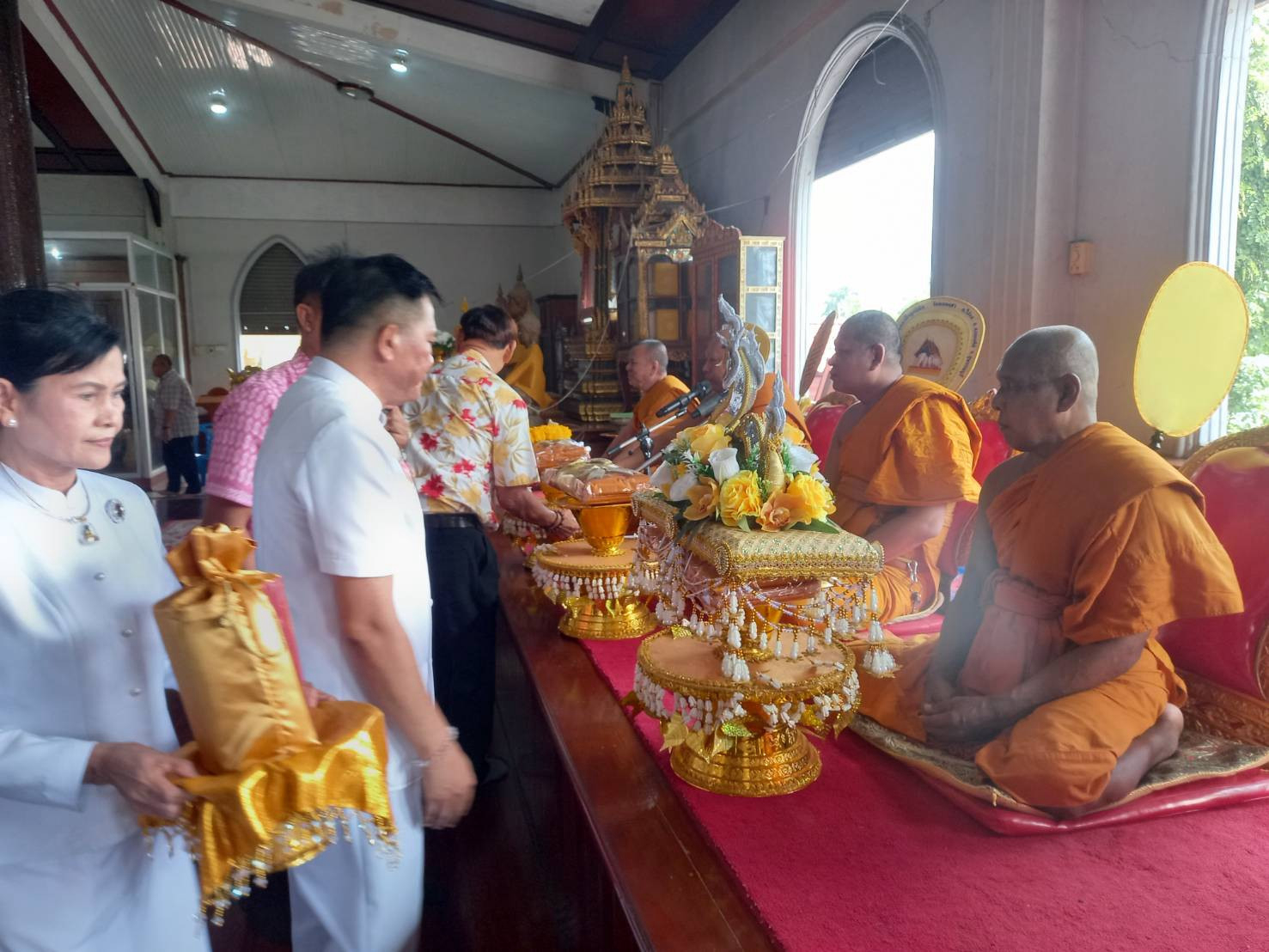 ภาพร่วมพิธีกรรมวัดราษฏรบำรุง