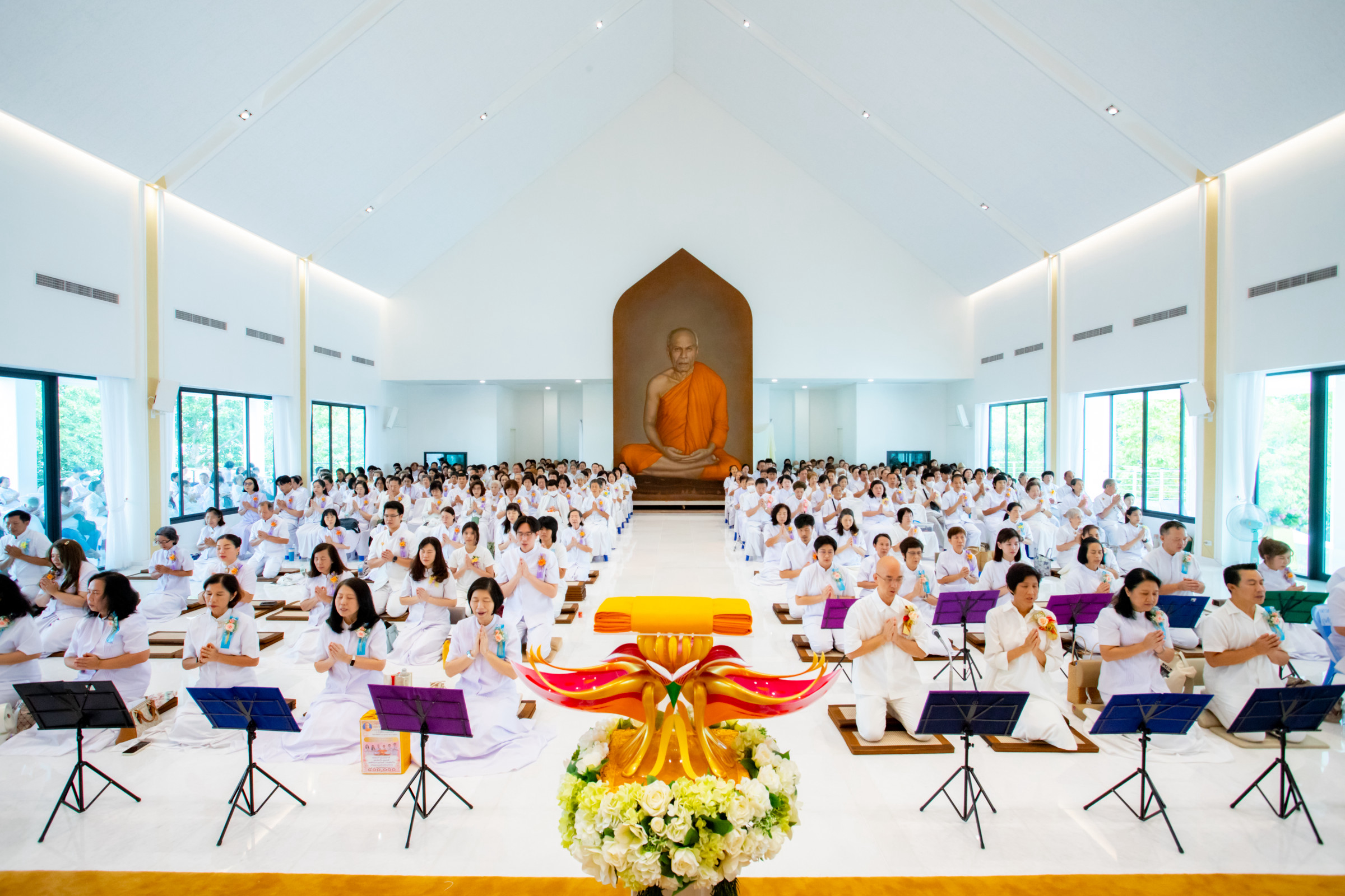 ภาพร่วมพิธีกรรมศูนย์ปฏิบัติธรรมพระมงคลเทพมุนี