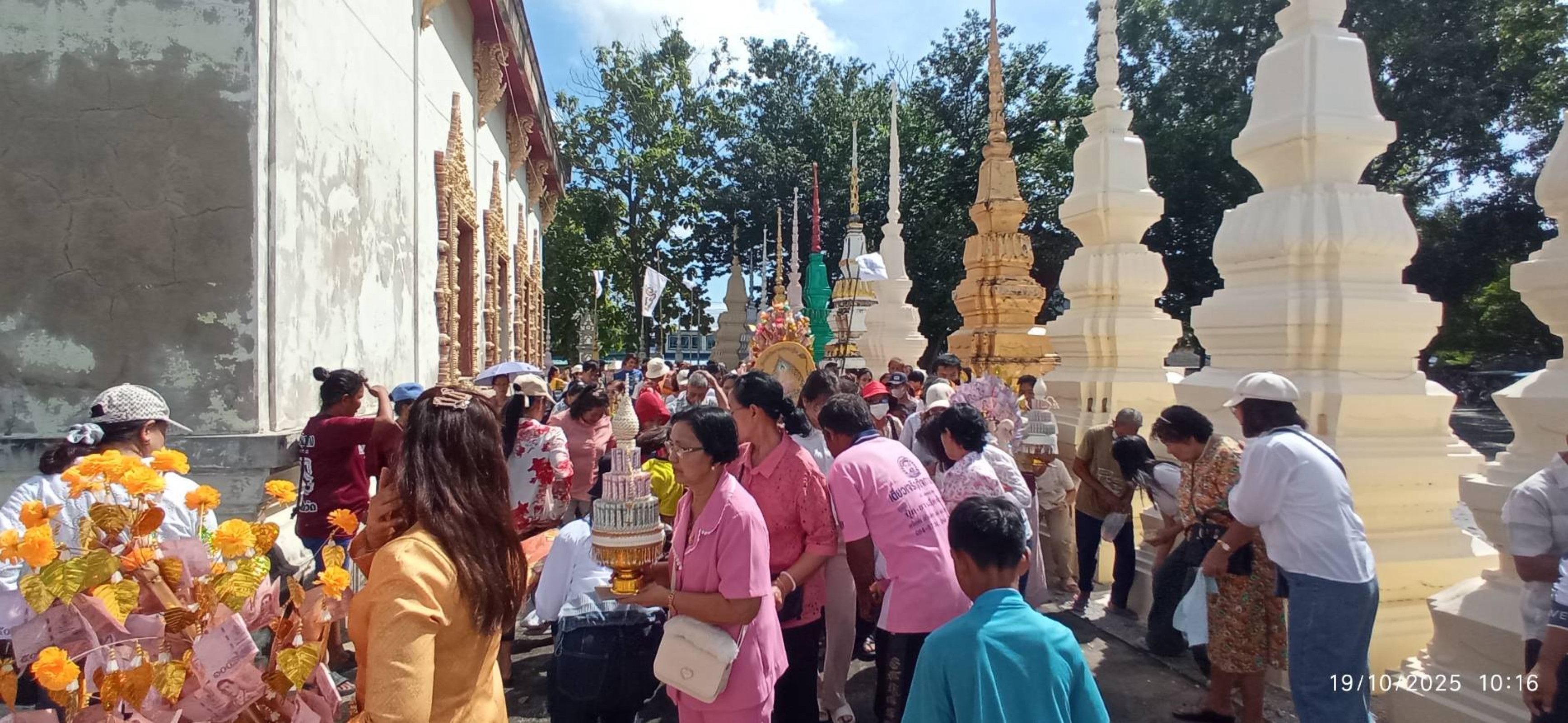 ภาพร่วมพิธีกรรมวัดโพธิ์อ้น