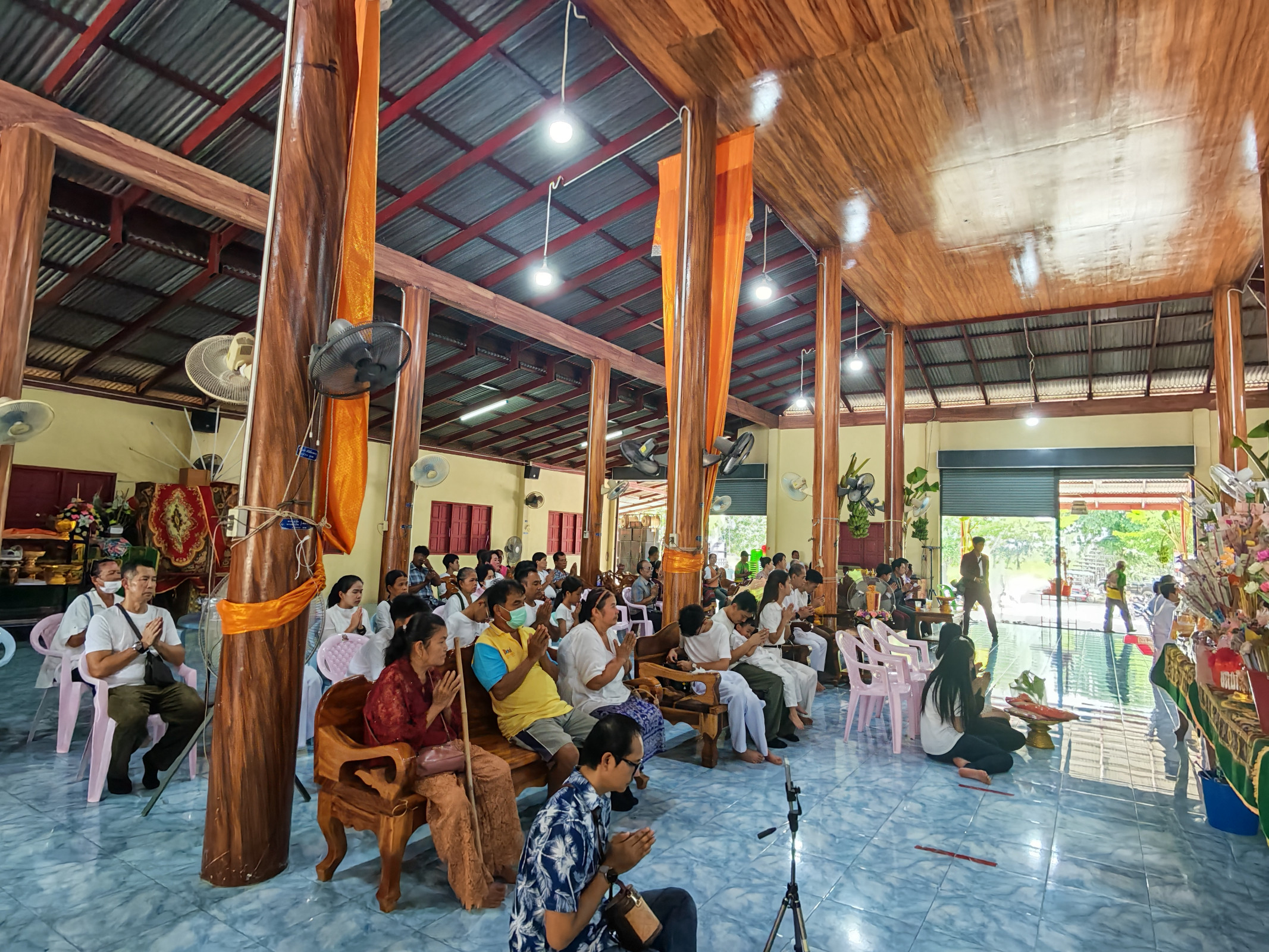 ภาพร่วมพิธีกรรมวัดไผ่พันมือ
