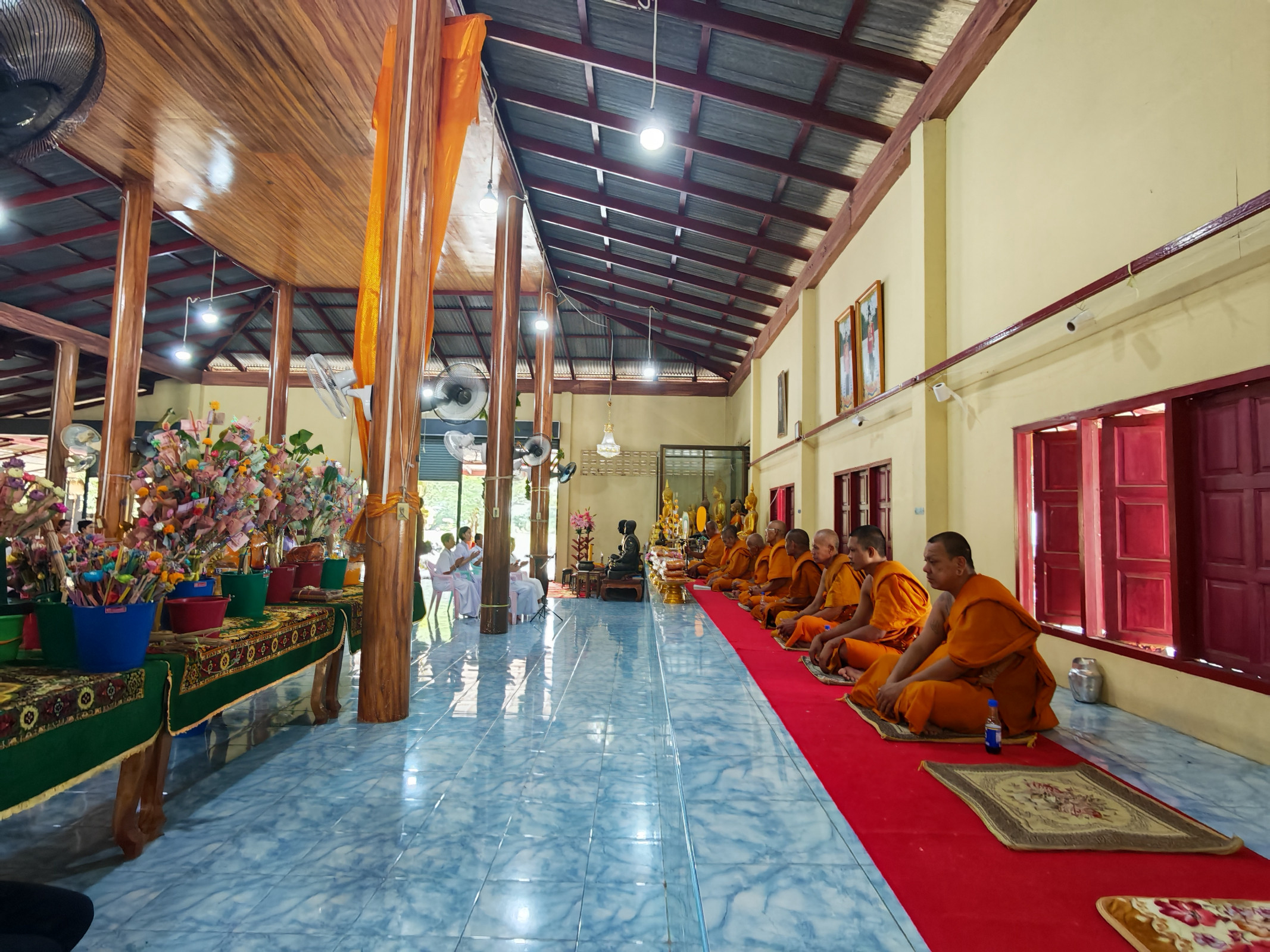 ภาพร่วมพิธีกรรมวัดไผ่พันมือ