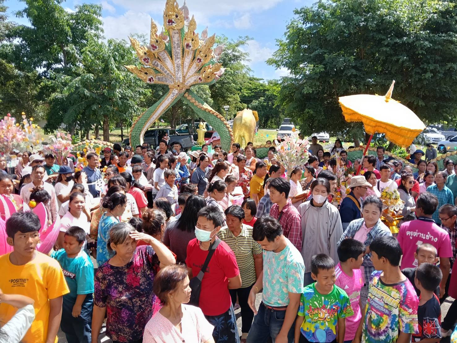 ภาพร่วมพิธีกรรมวัดโพธิ์สุวรรณ