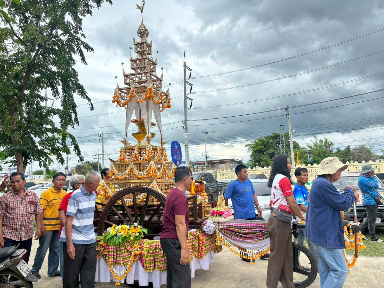 ภาพร่วมพิธีกรรมวัดหนองกระทุ่ม