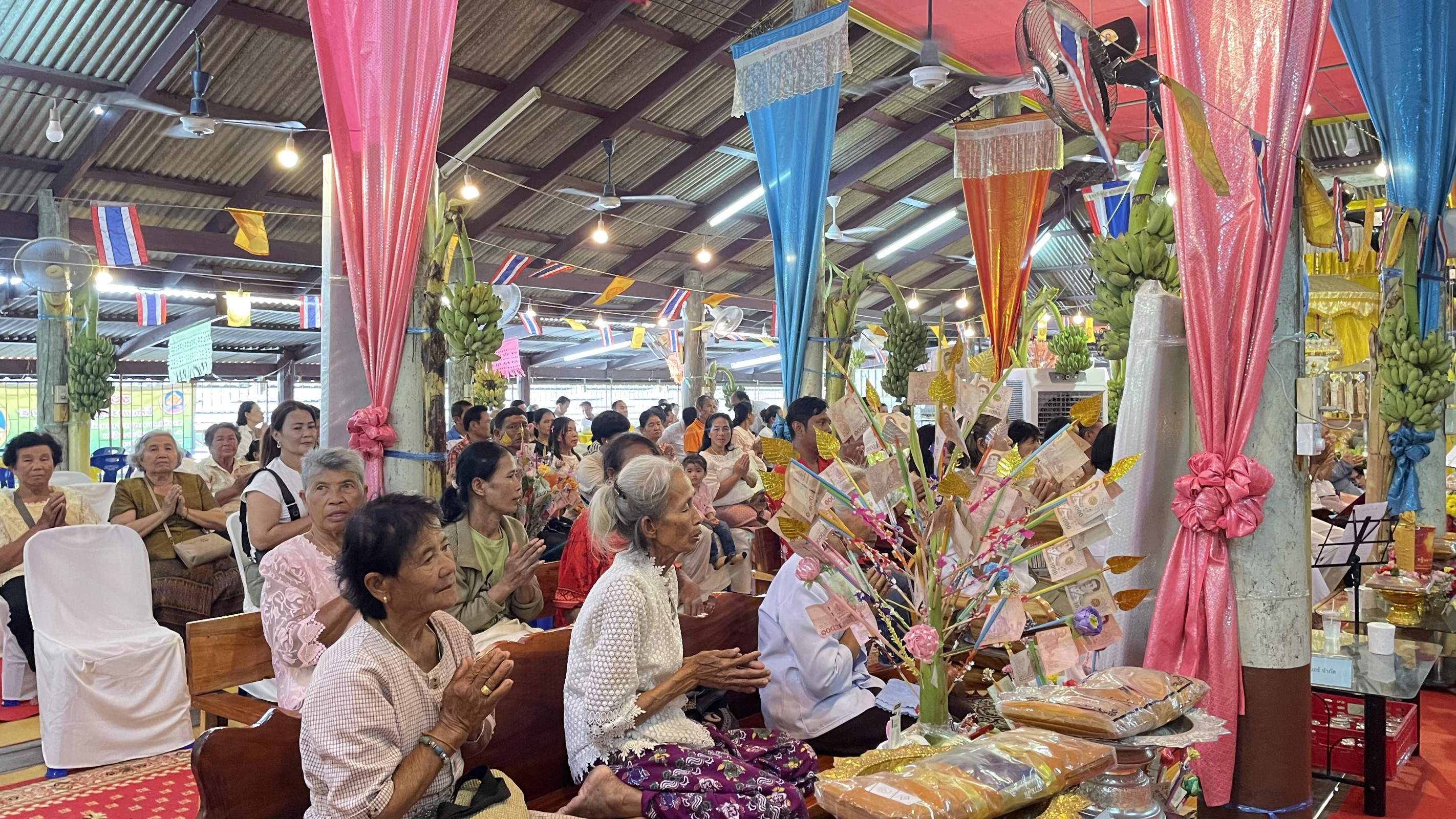 ภาพร่วมพิธีกรรมวัดทัพตาแทน