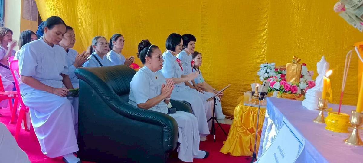 ภาพการถวายปัจจัยวัดองค์พระ