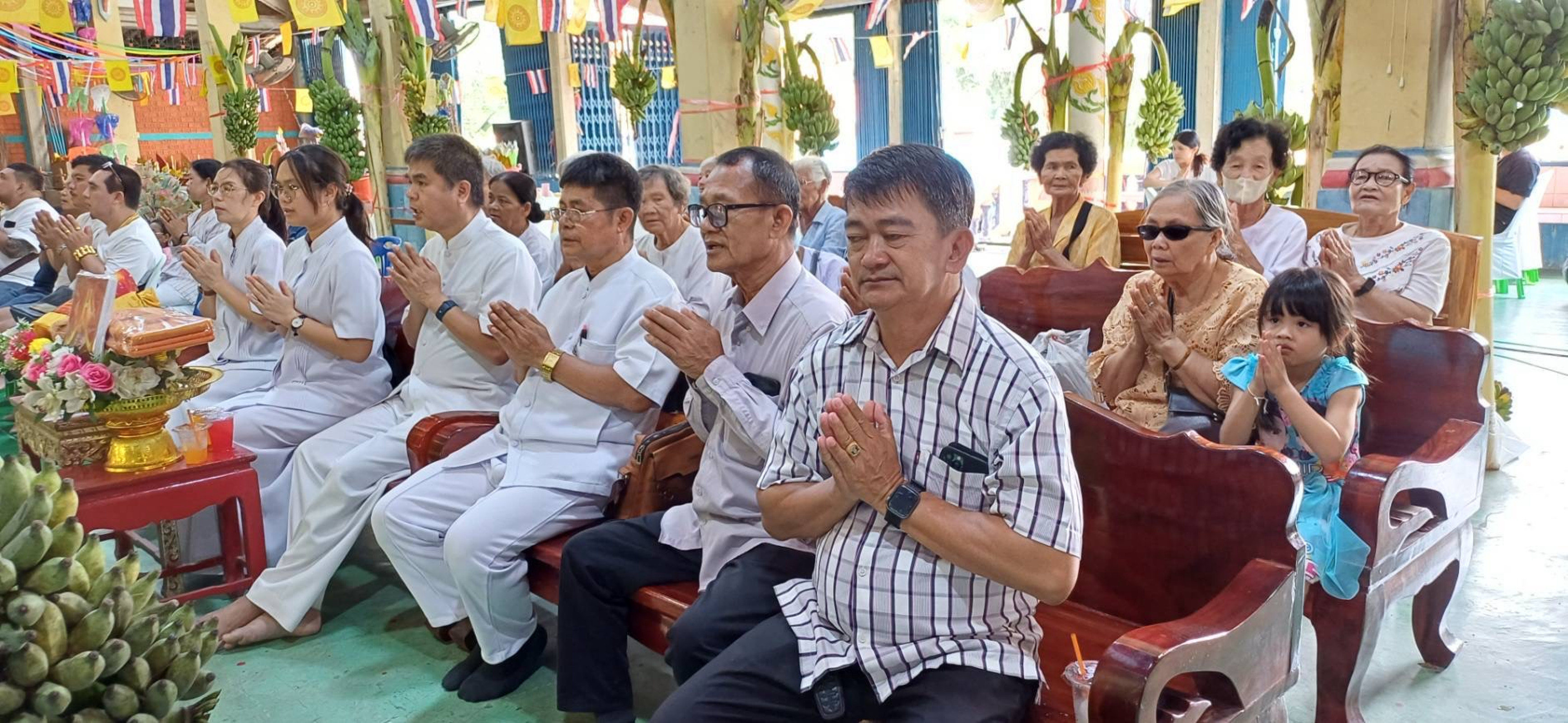 ภาพร่วมพิธีกรรมวัดหนองพงษ์เจริญสุข