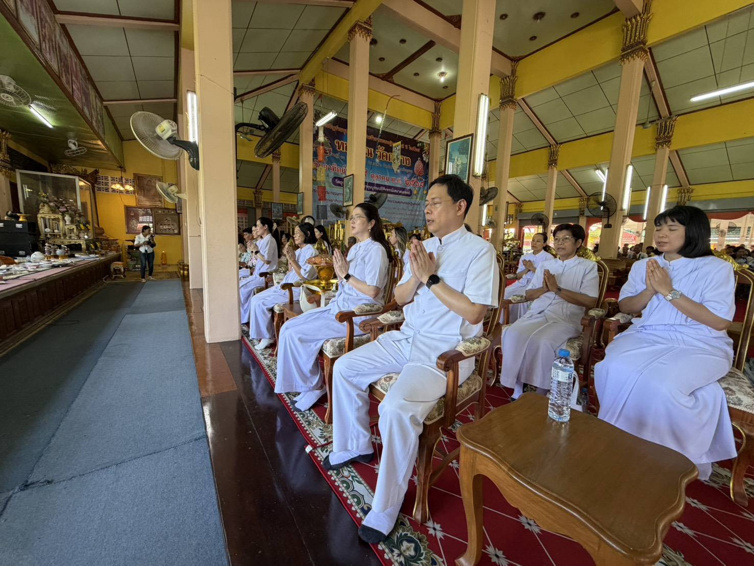 ภาพร่วมพิธีกรรมวัดกลาง