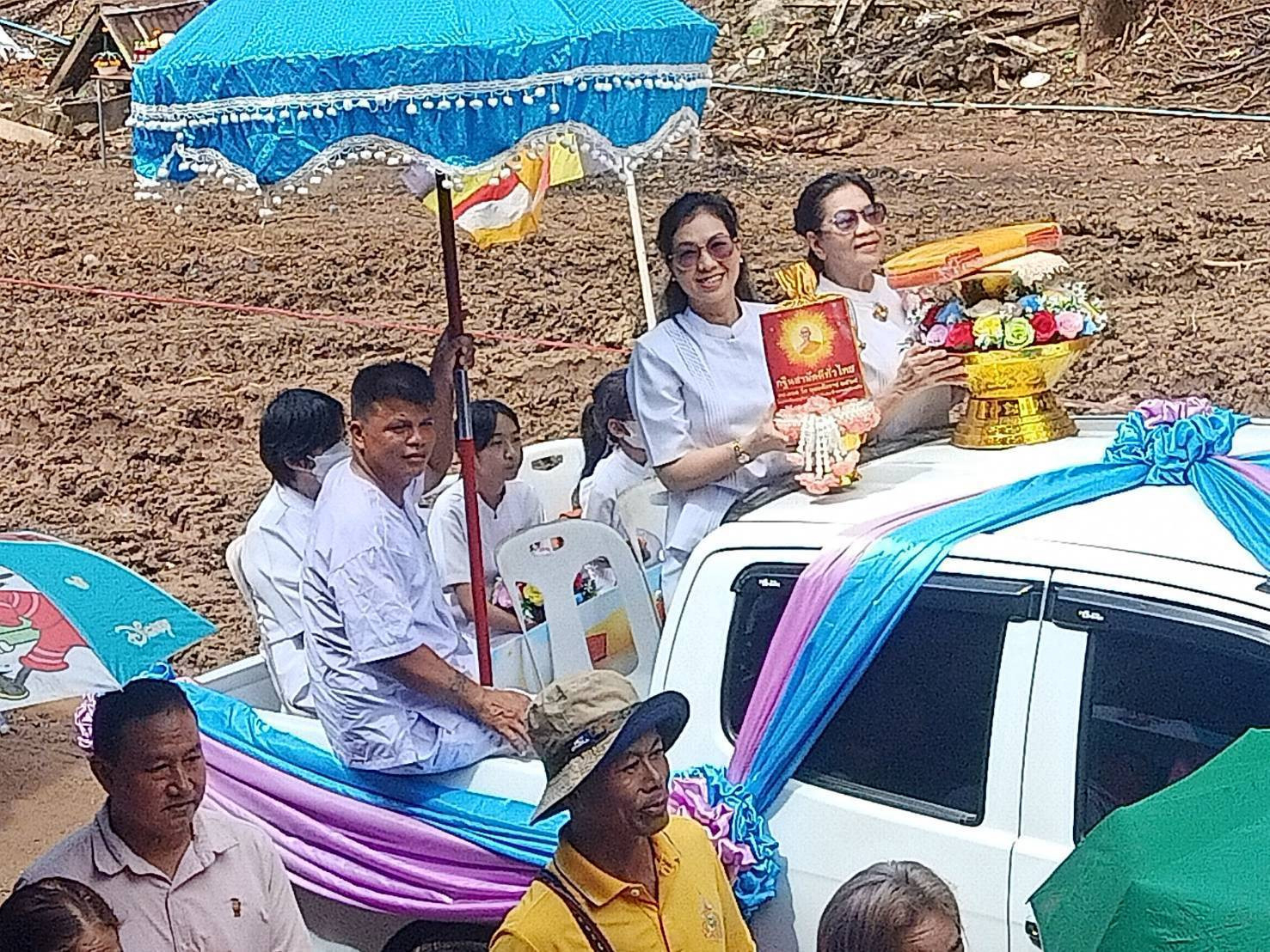 ภาพร่วมขบวนกฐินวัดภูเขาทอง