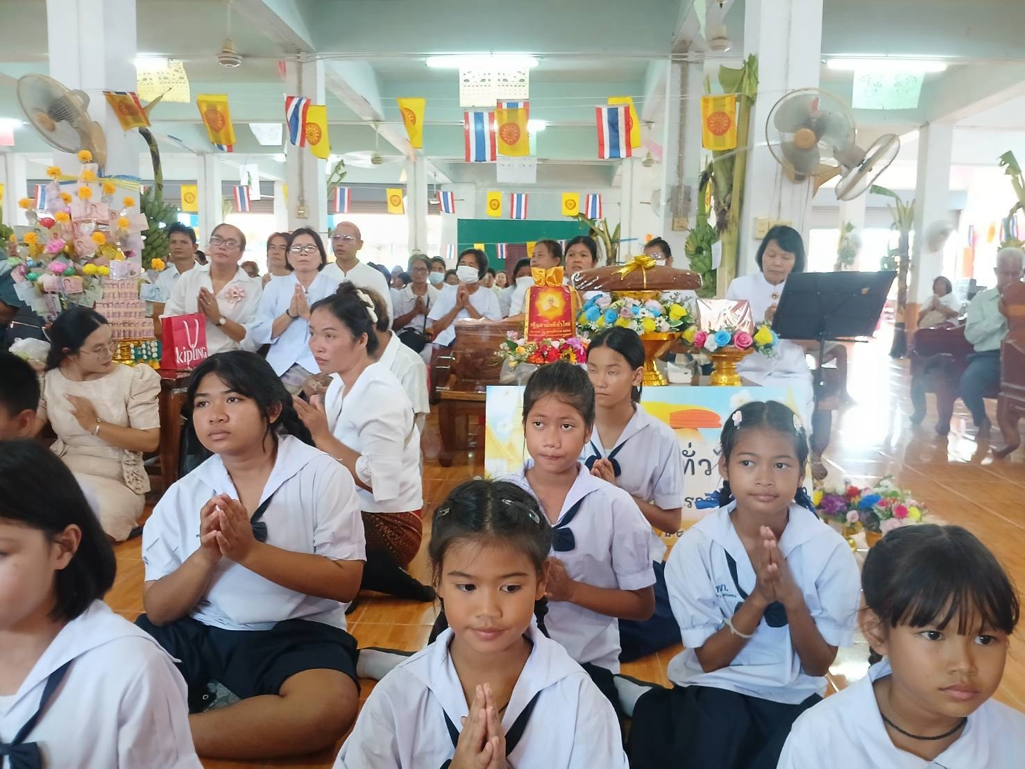 ภาพร่วมพิธีกรรมวัดทุ่งหนองแก้ว