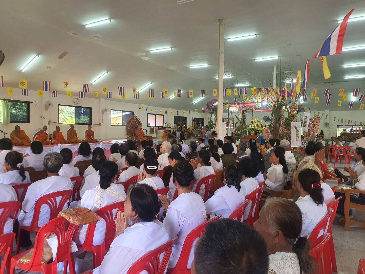 ภาพร่วมพิธีกรรมวัดสว่างสันติวรรณ