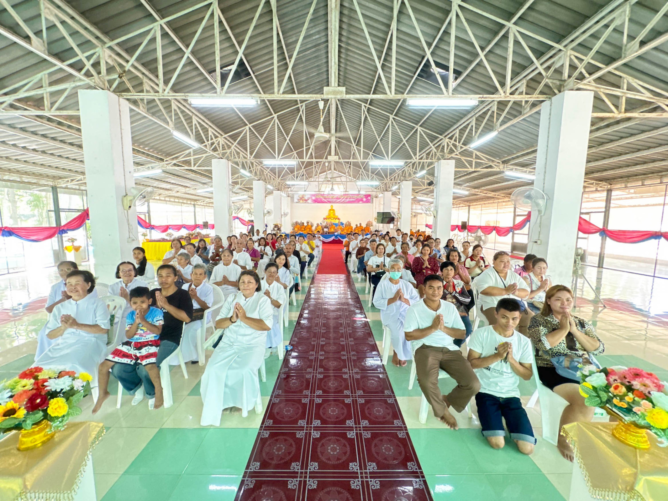 ภาพร่วมพิธีกรรมธุดงคสถานประจวบคีรีขันธ์