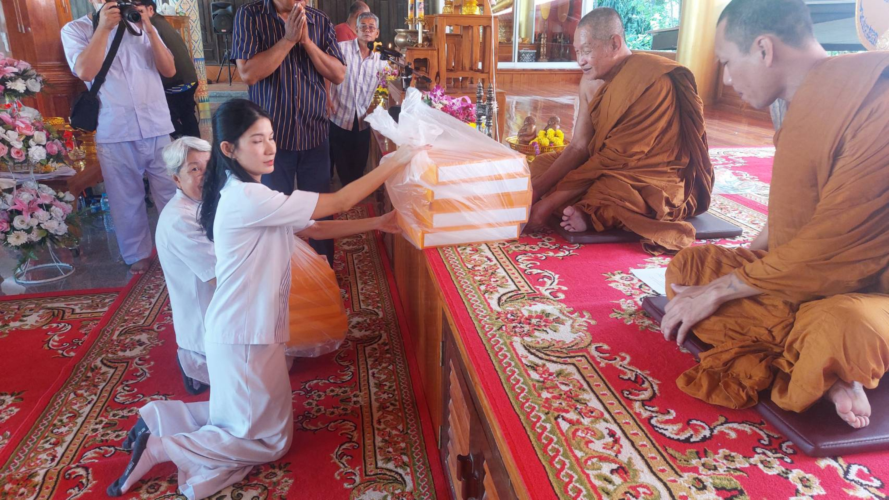 ภาพร่วมพิธีกรรมวัดสองเขต