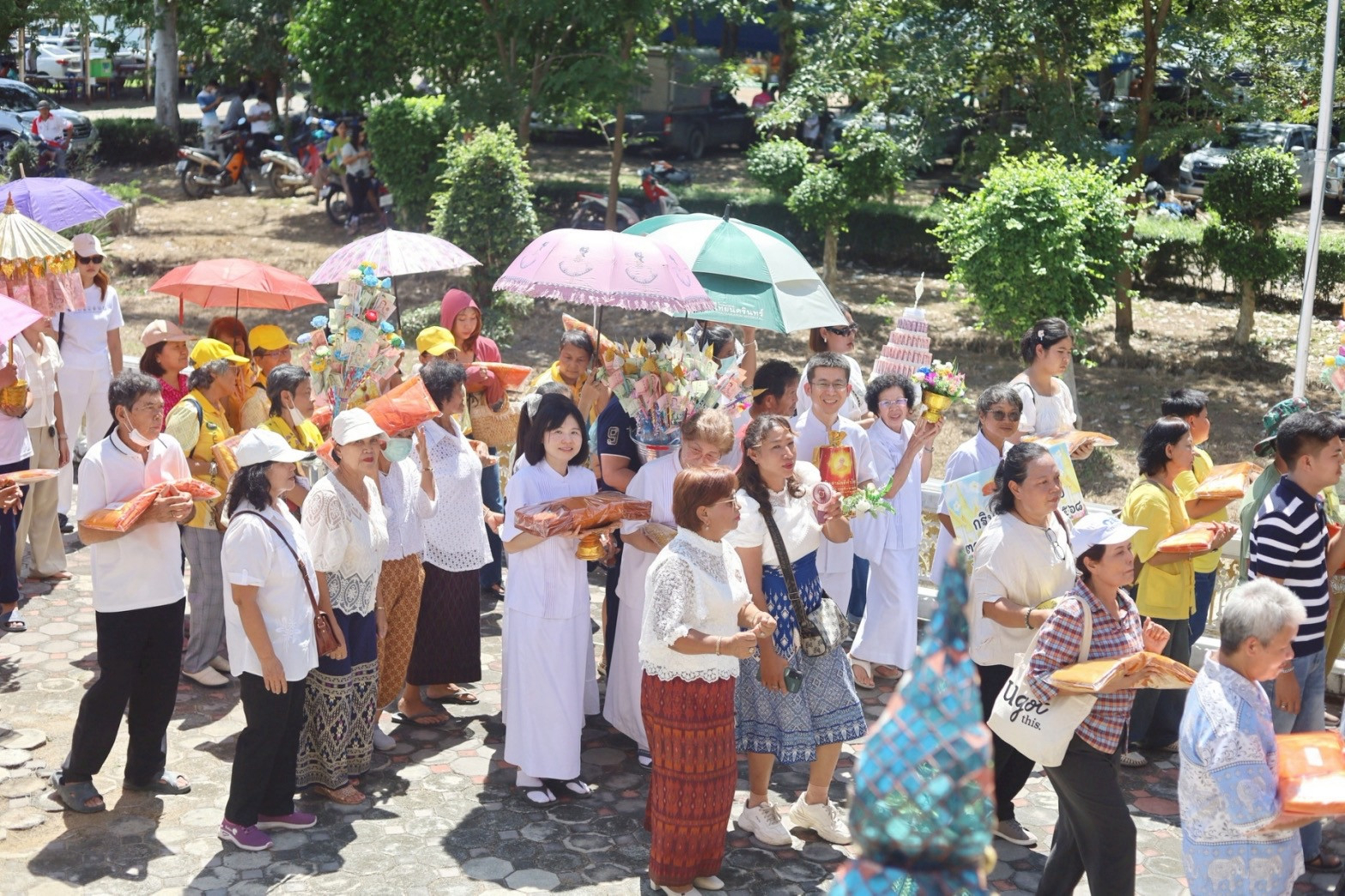 ภาพร่วมขบวนกฐินวัดบัลลังก์