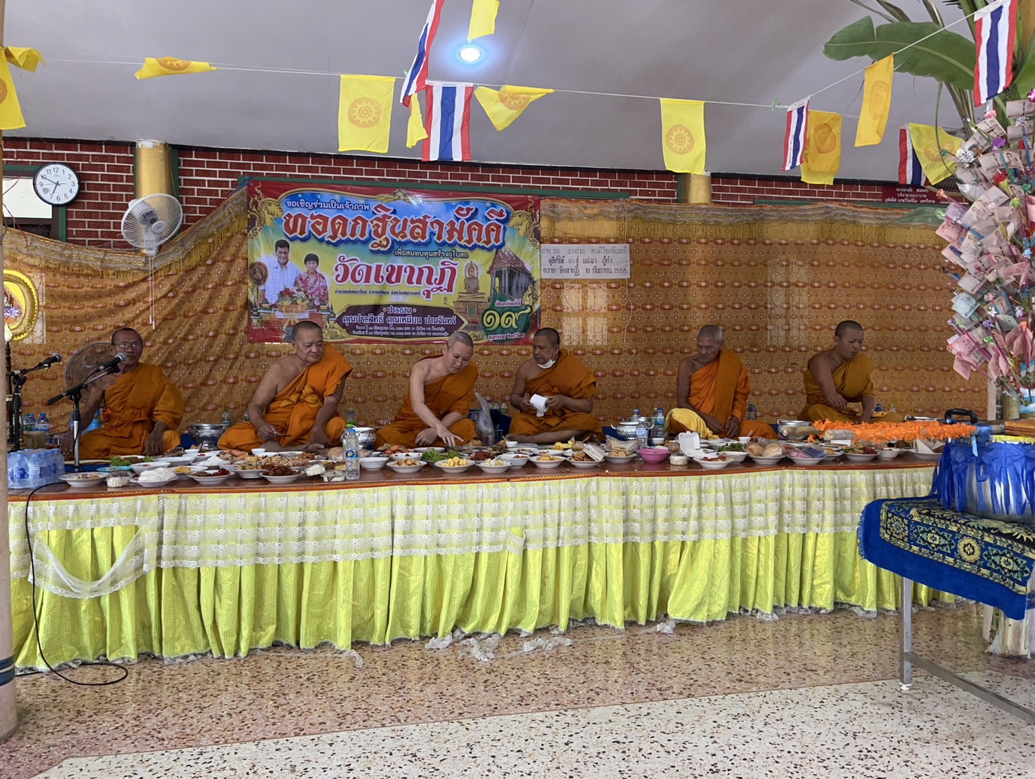 ภาพร่วมพิธีกรรมวัดเขากุฏิ