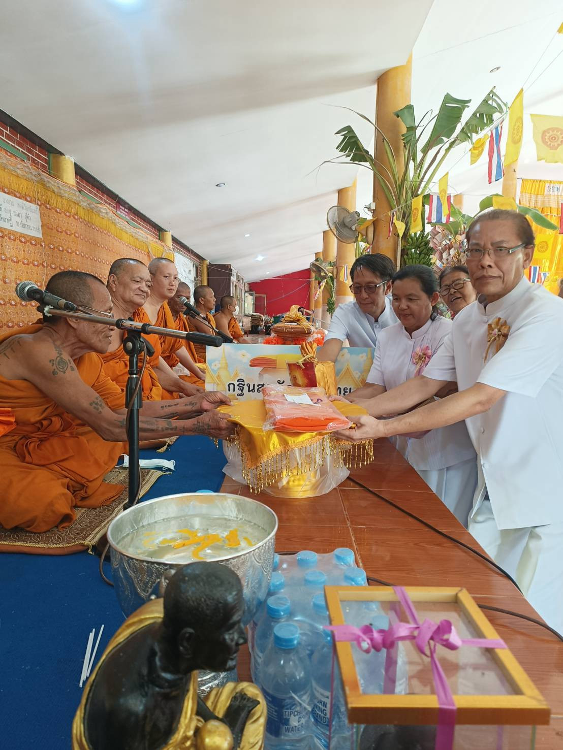 ภาพร่วมพิธีกรรมวัดเขากุฏิ