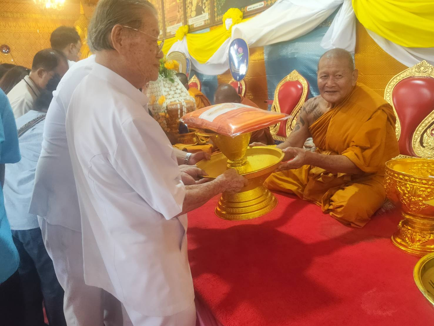 ภาพร่วมพิธีกรรมวัดคลองสิบหก