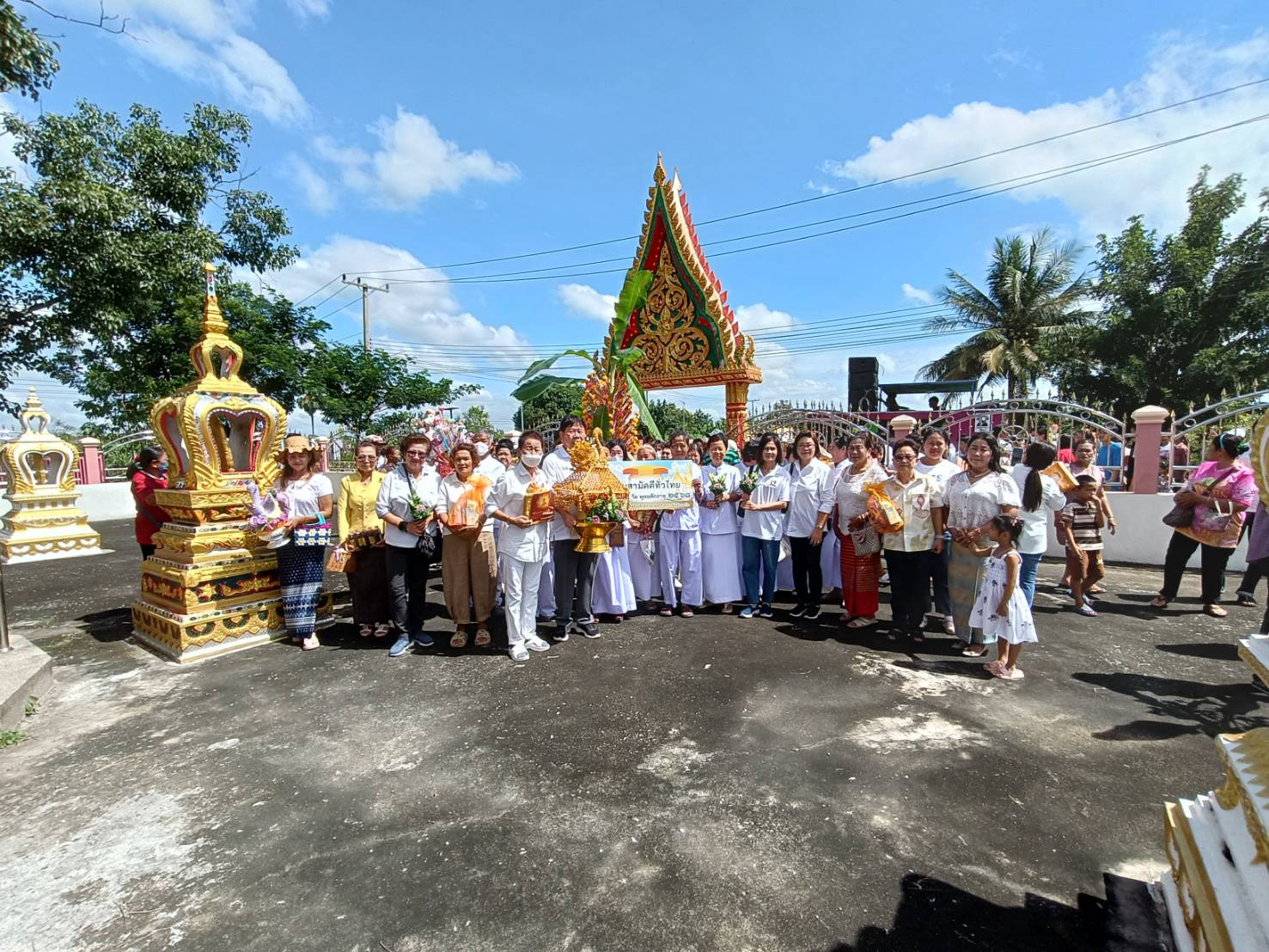ภาพร่วมขบวนกฐินวัดหนองกระโซ่