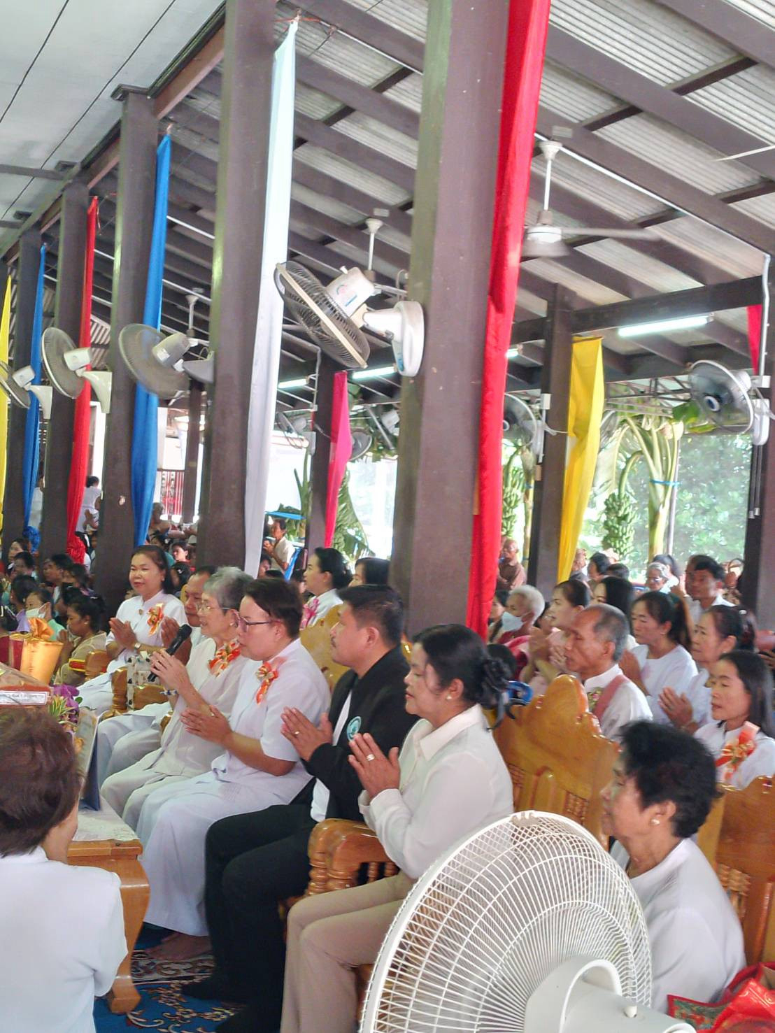 ภาพร่วมพิธีกรรมวัดโพธิ์เงิน