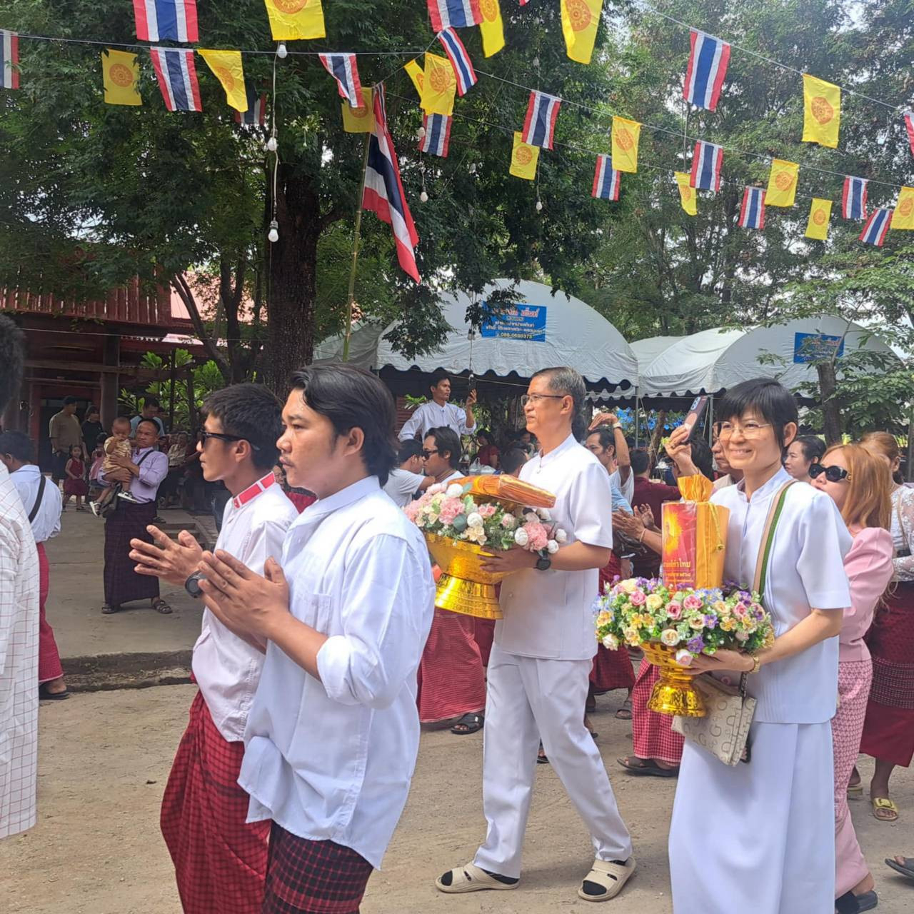 ภาพร่วมขบวนกฐินวัดสระบัวทอง