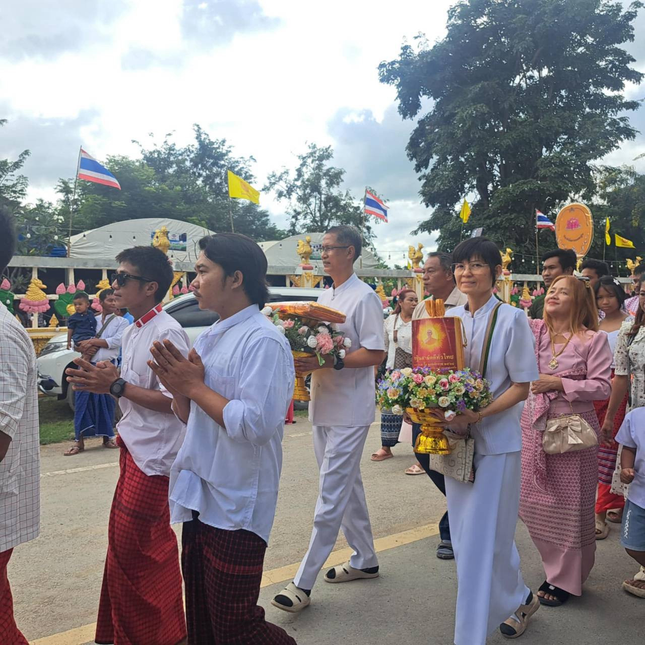 ภาพร่วมพิธีกรรมวัดสระบัวทอง