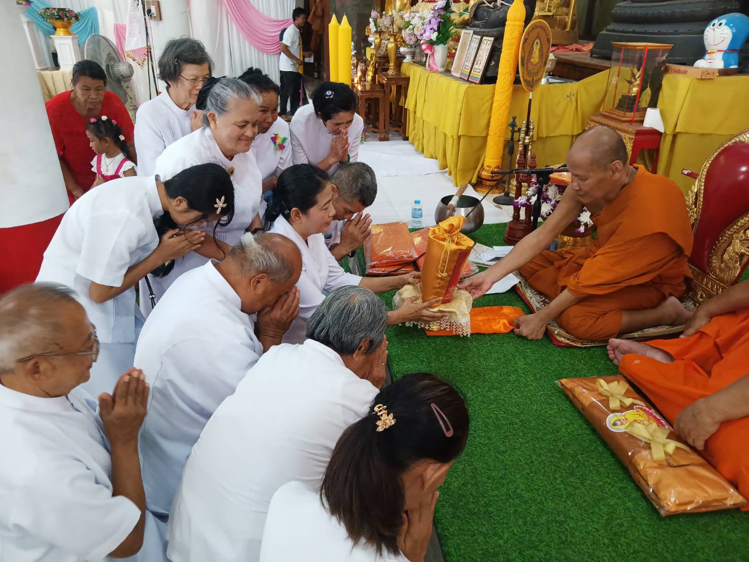 ภาพการถวายปัจจัยวัดจันทรังษีฉิมาวาส