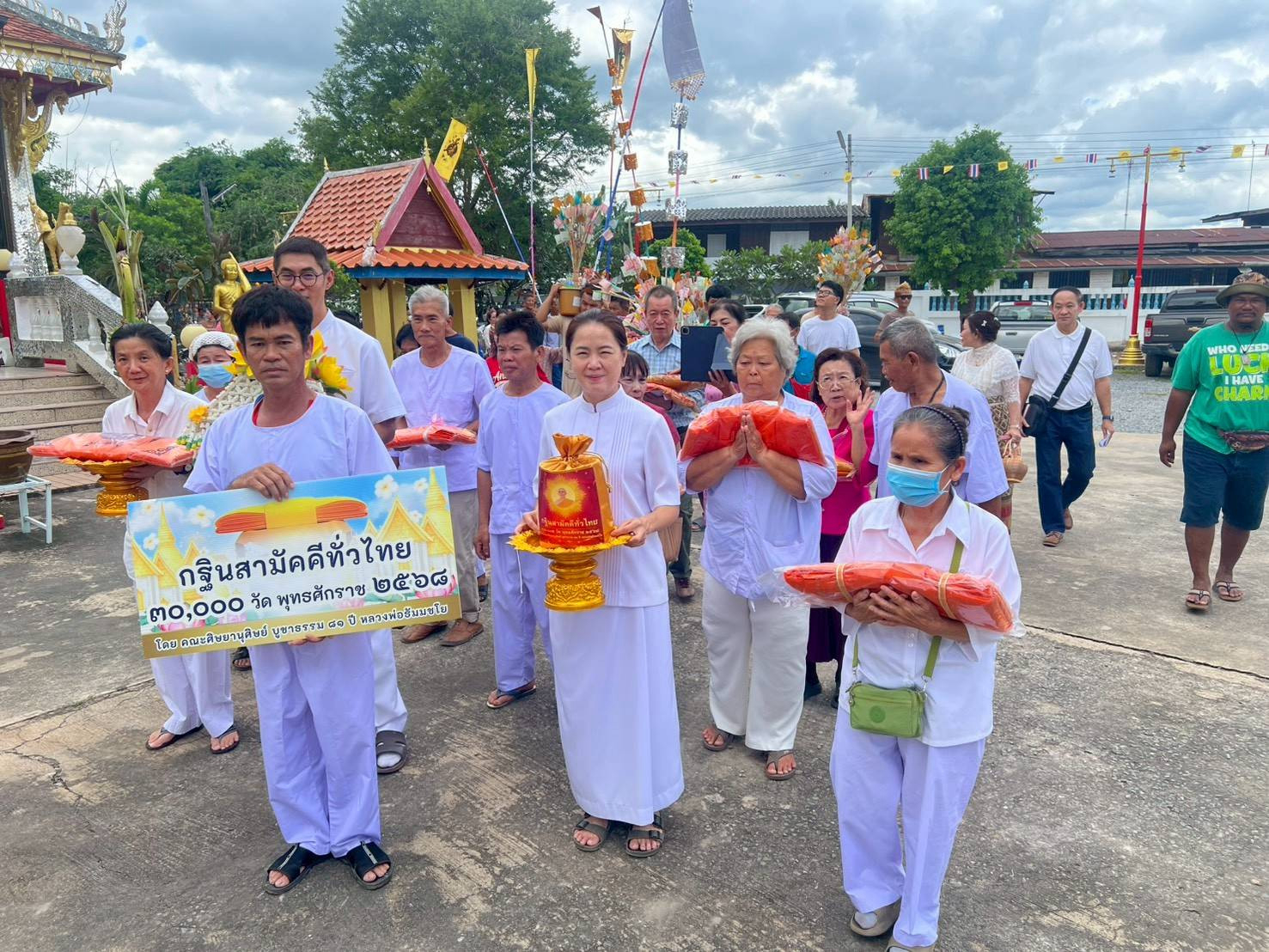 ภาพร่วมพิธีกรรมวัดทุ่งนาตาปิ่น