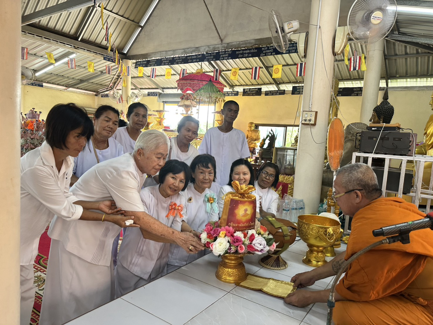 ภาพร่วมพิธีกรรมวัดเขาสวรรค์