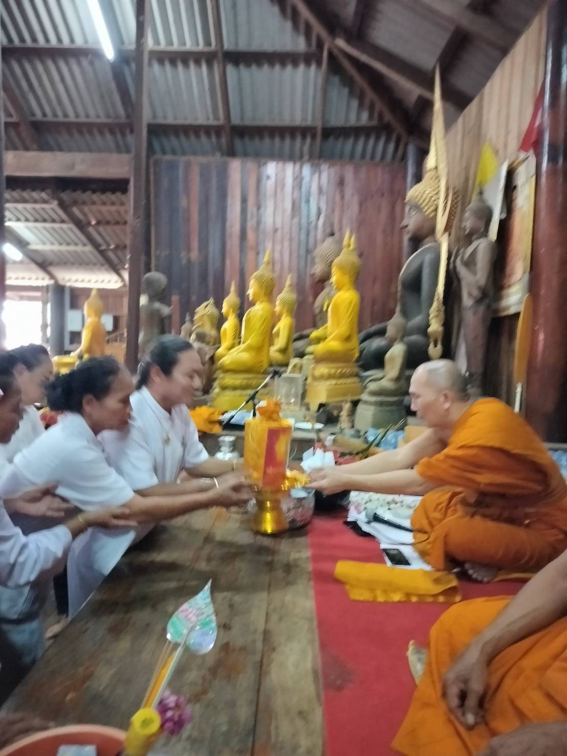 ภาพการถวายปัจจัยวัดกกเต็น