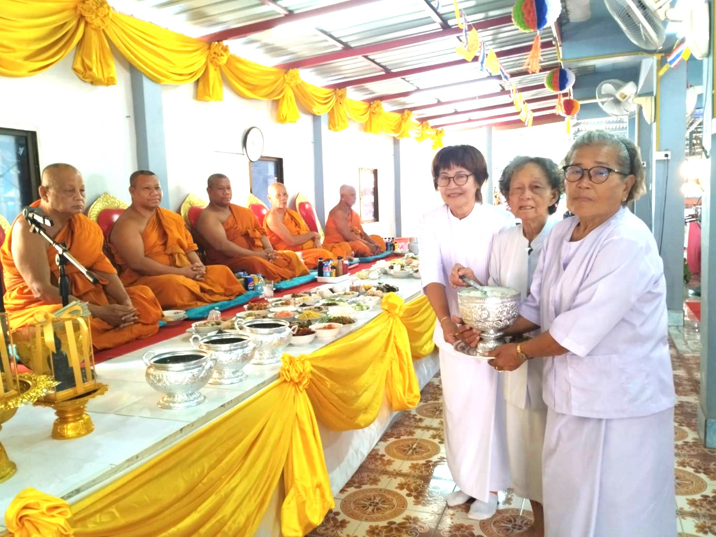 ภาพร่วมพิธีกรรมวัดหนองแขม