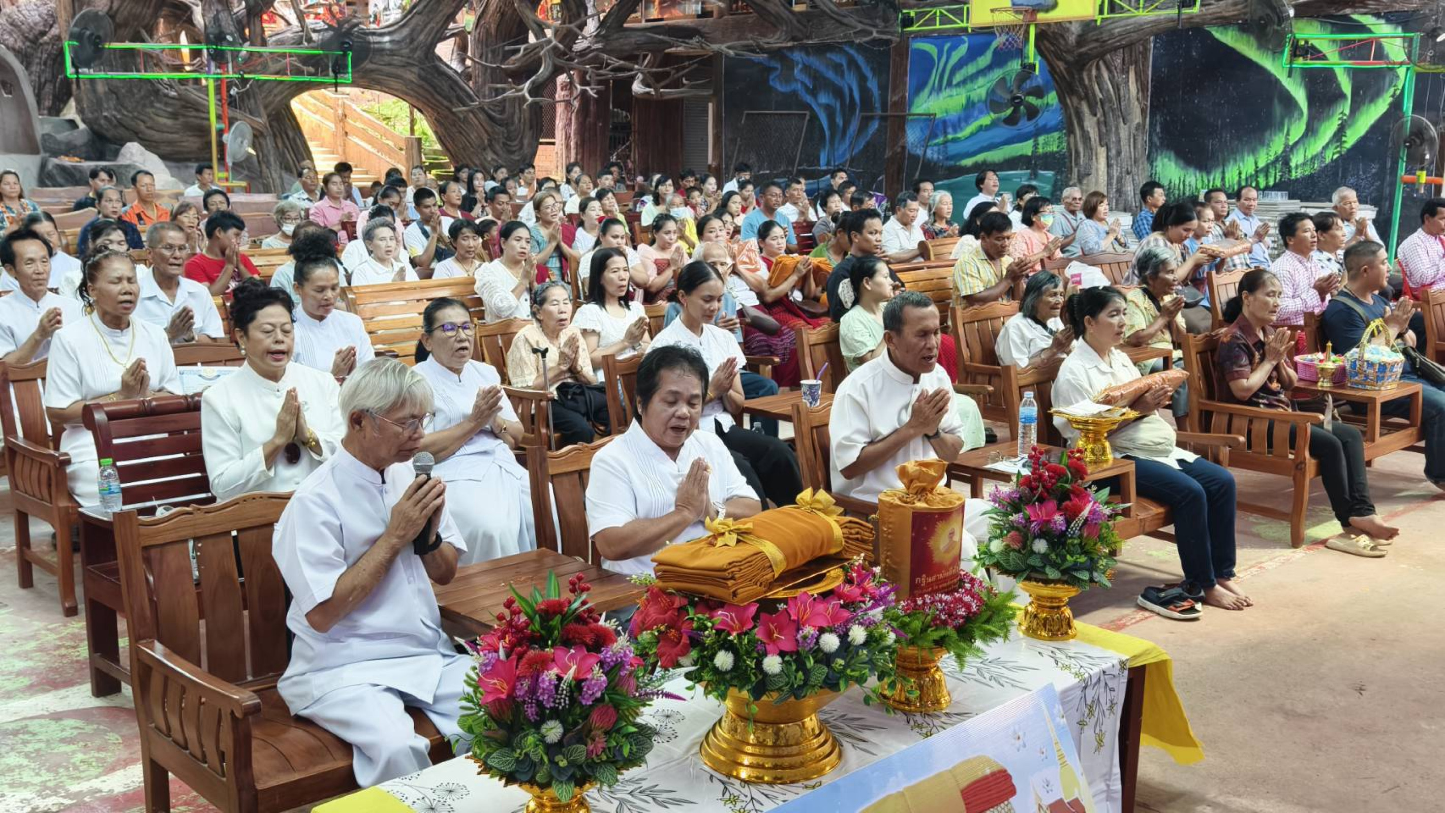 ภาพร่วมพิธีกรรมวัดเขาหนองปลาไหล