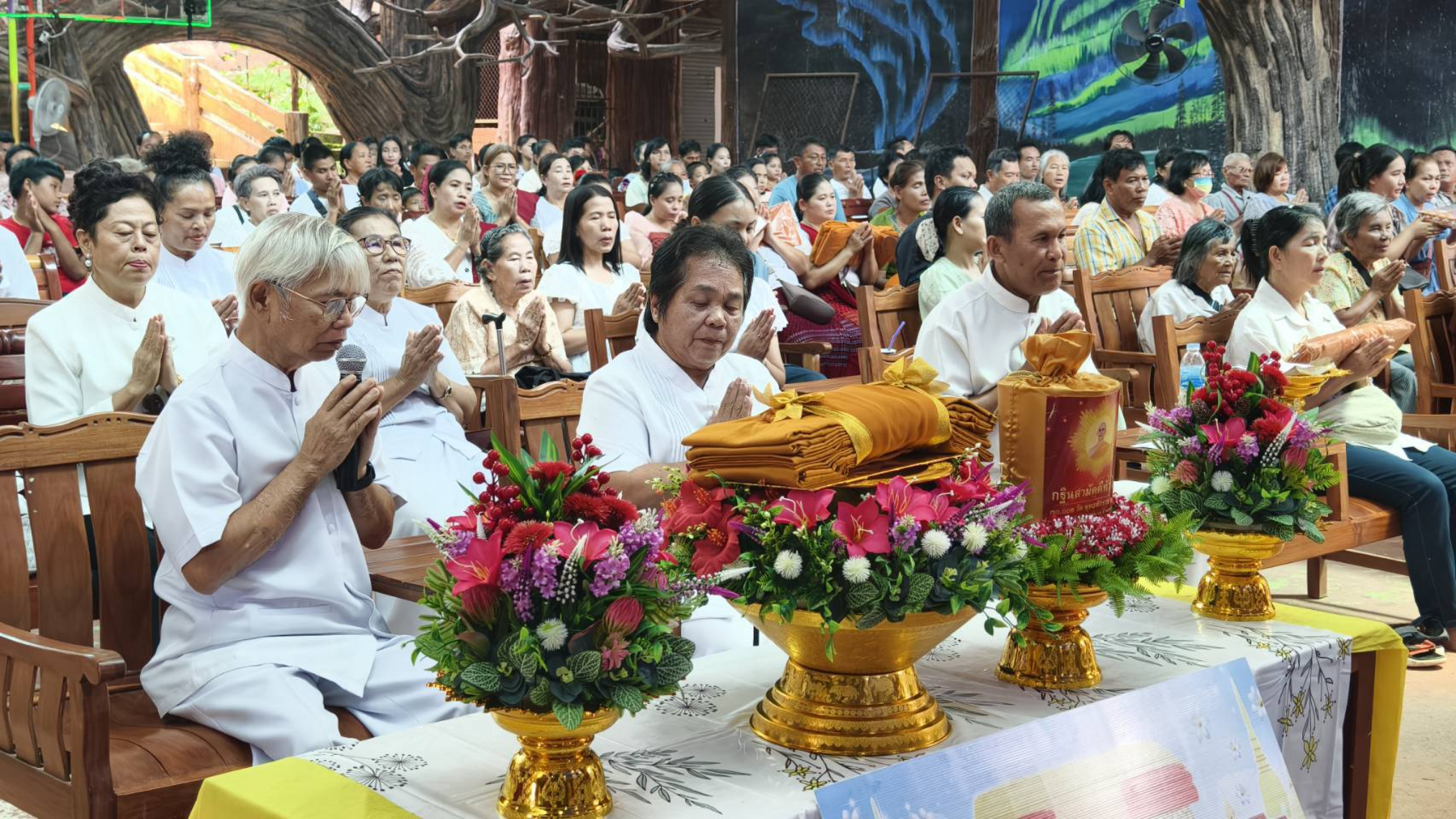 ภาพร่วมพิธีกรรมวัดเขาหนองปลาไหล