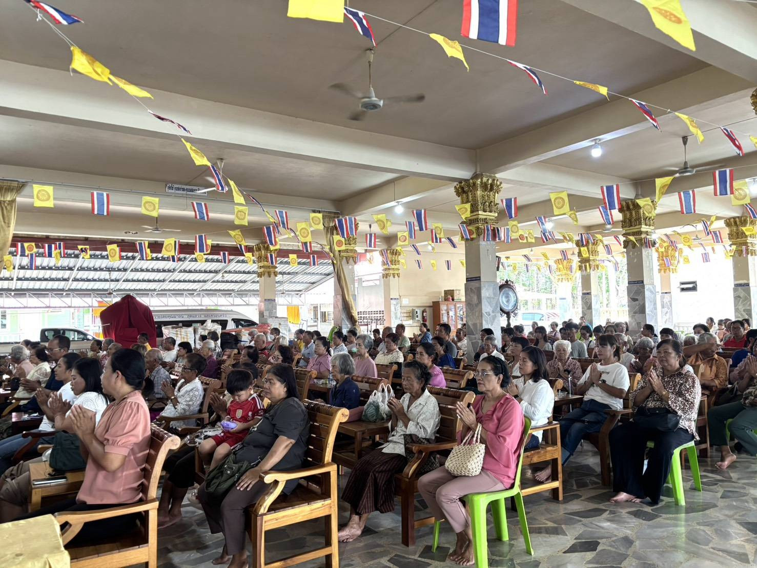 ภาพร่วมพิธีกรรมวัดทุ่งเบญจา