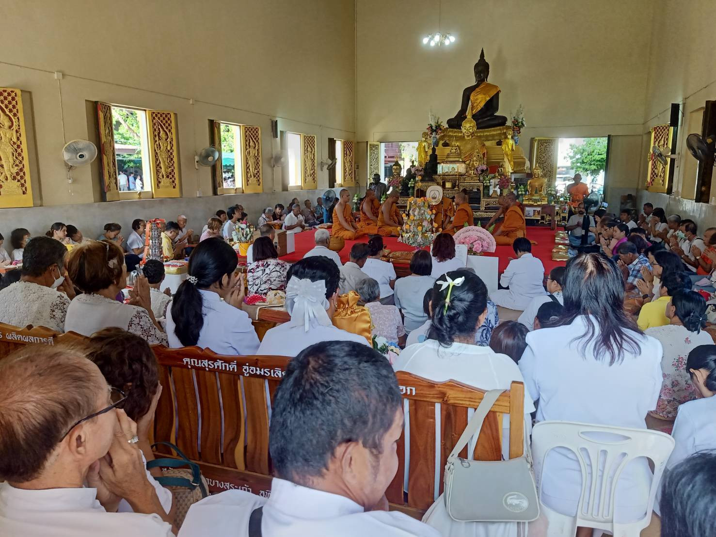 ภาพร่วมพิธีกรรมวัดบางสระเก้า