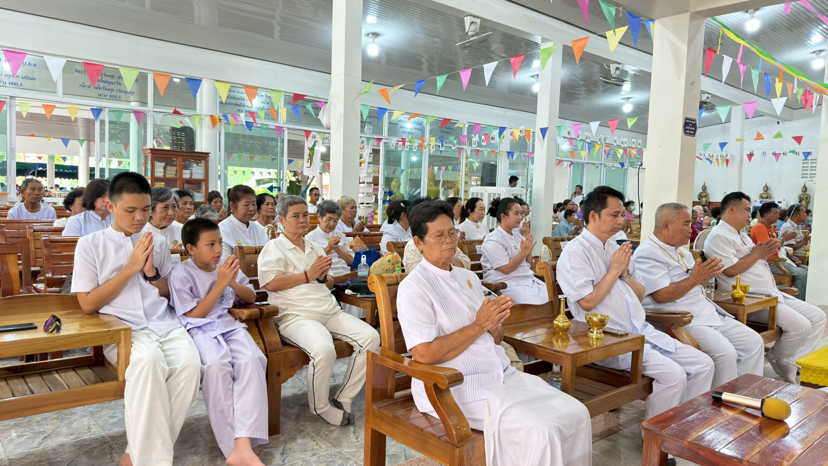 ภาพร่วมพิธีกรรมวัดคลองเกวียนลอย