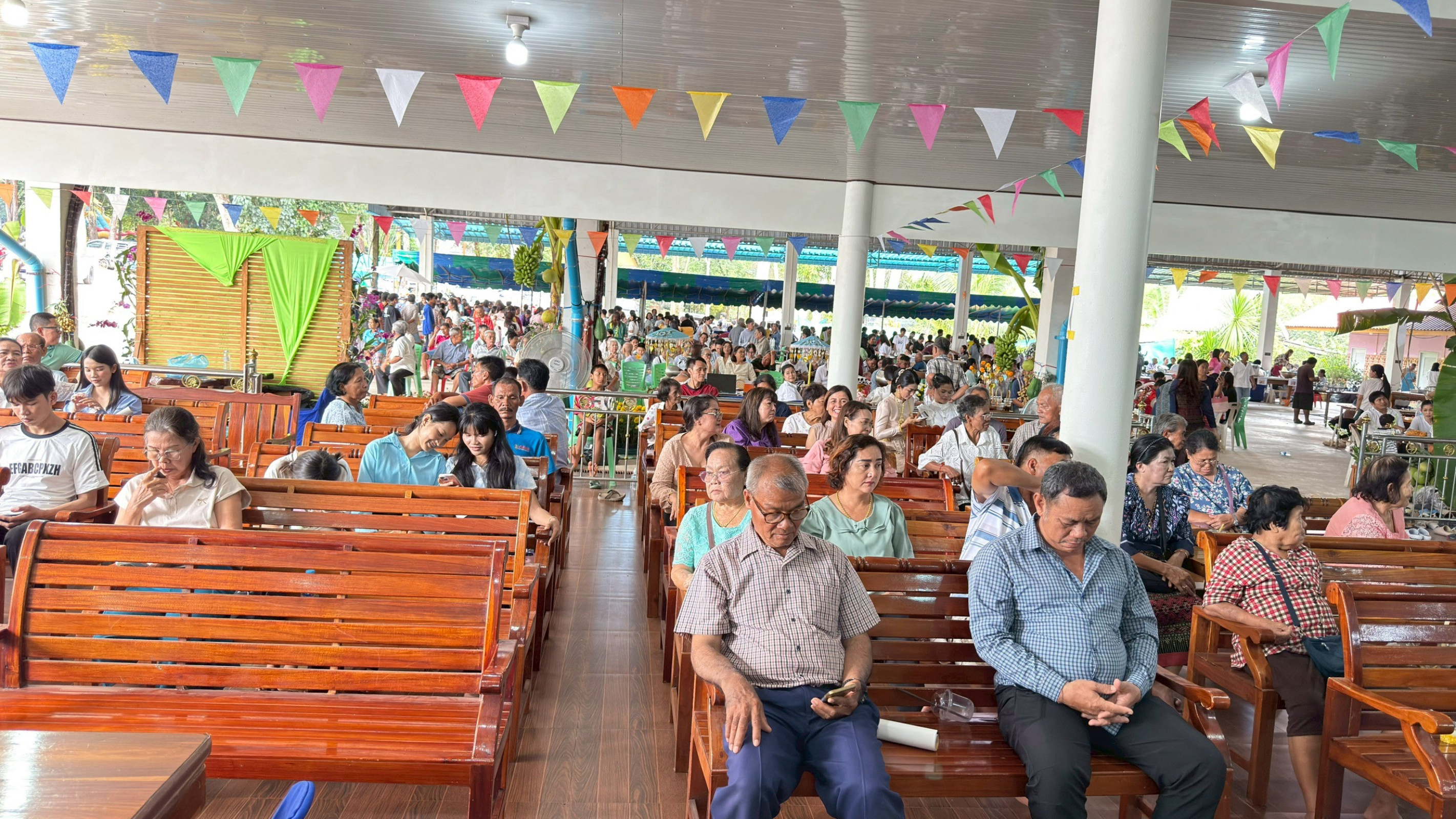 ภาพร่วมพิธีกรรมวัดคลองเกวียนลอย